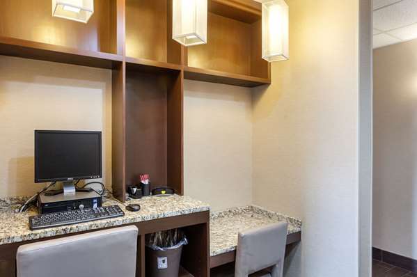 Conference Area - Comfort Suites Northeast Lincoln