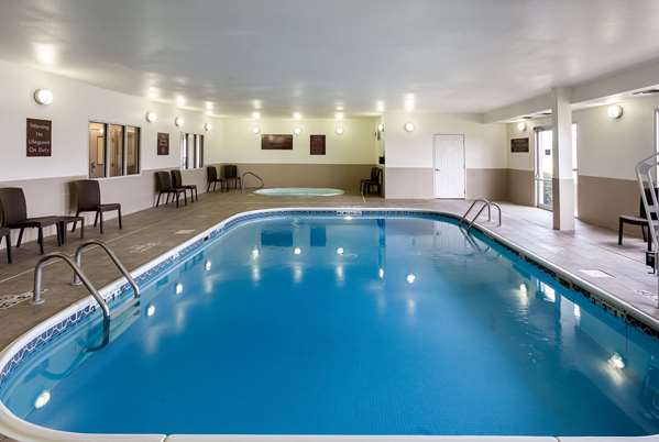 Pool - Comfort Suites Northeast Lincoln