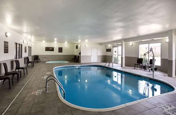 Pool - Comfort Suites Northeast Lincoln