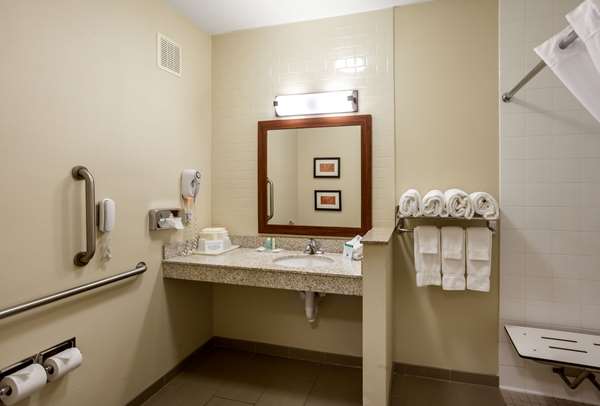  - Comfort Suites Northeast Lincoln