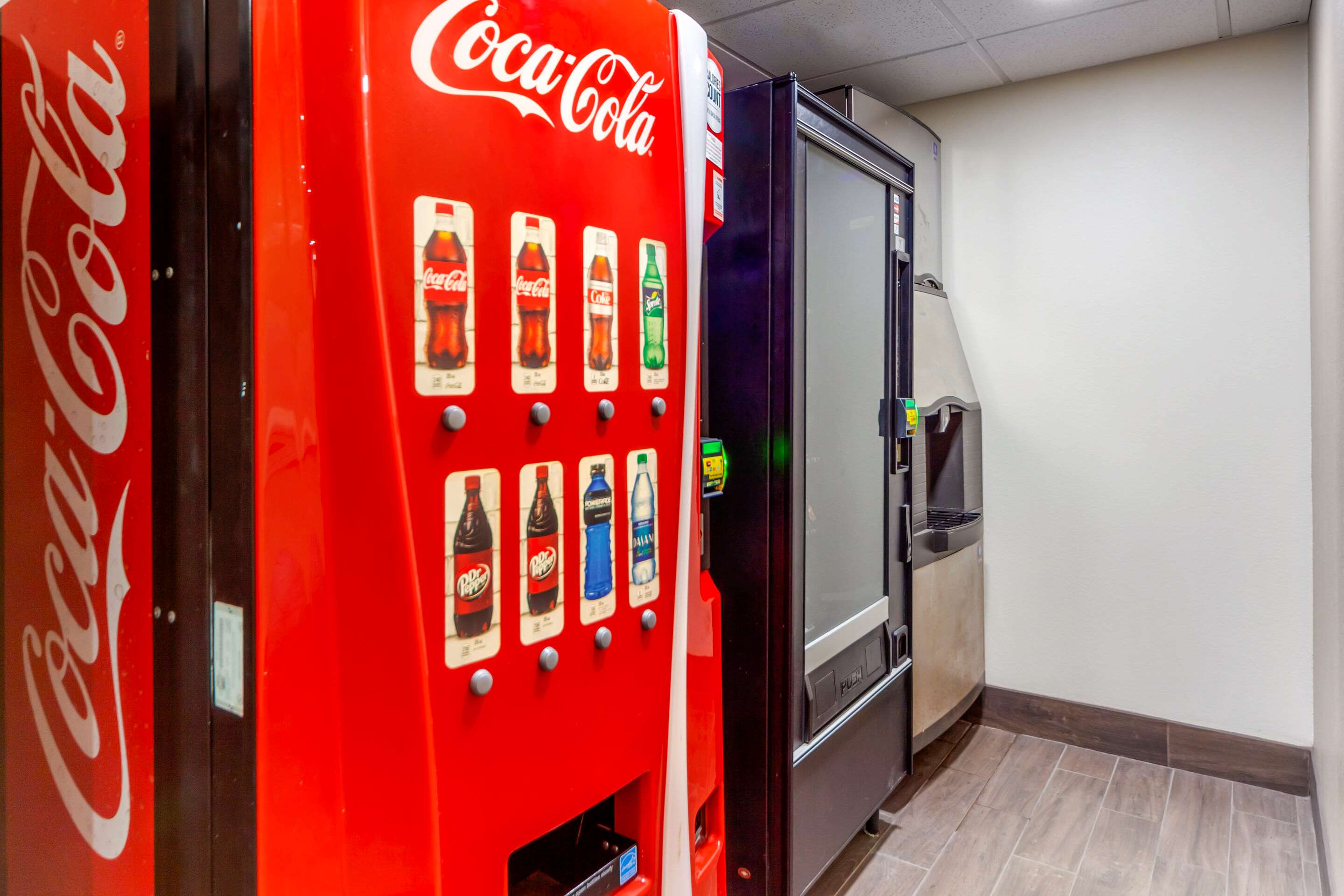 Hotel vending area | Sleep Inn