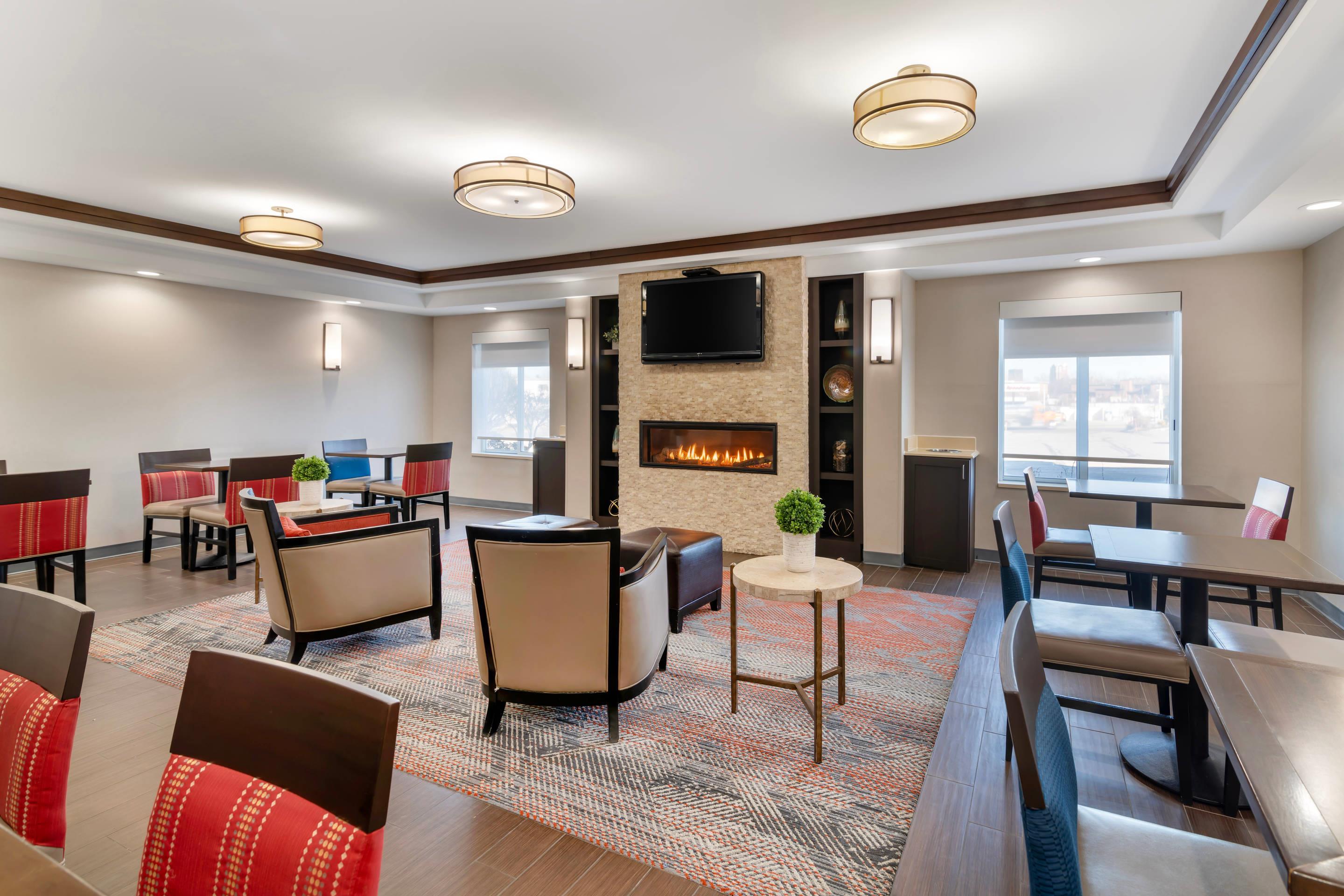 Breakfast area | Comfort Inn Airport Manchester