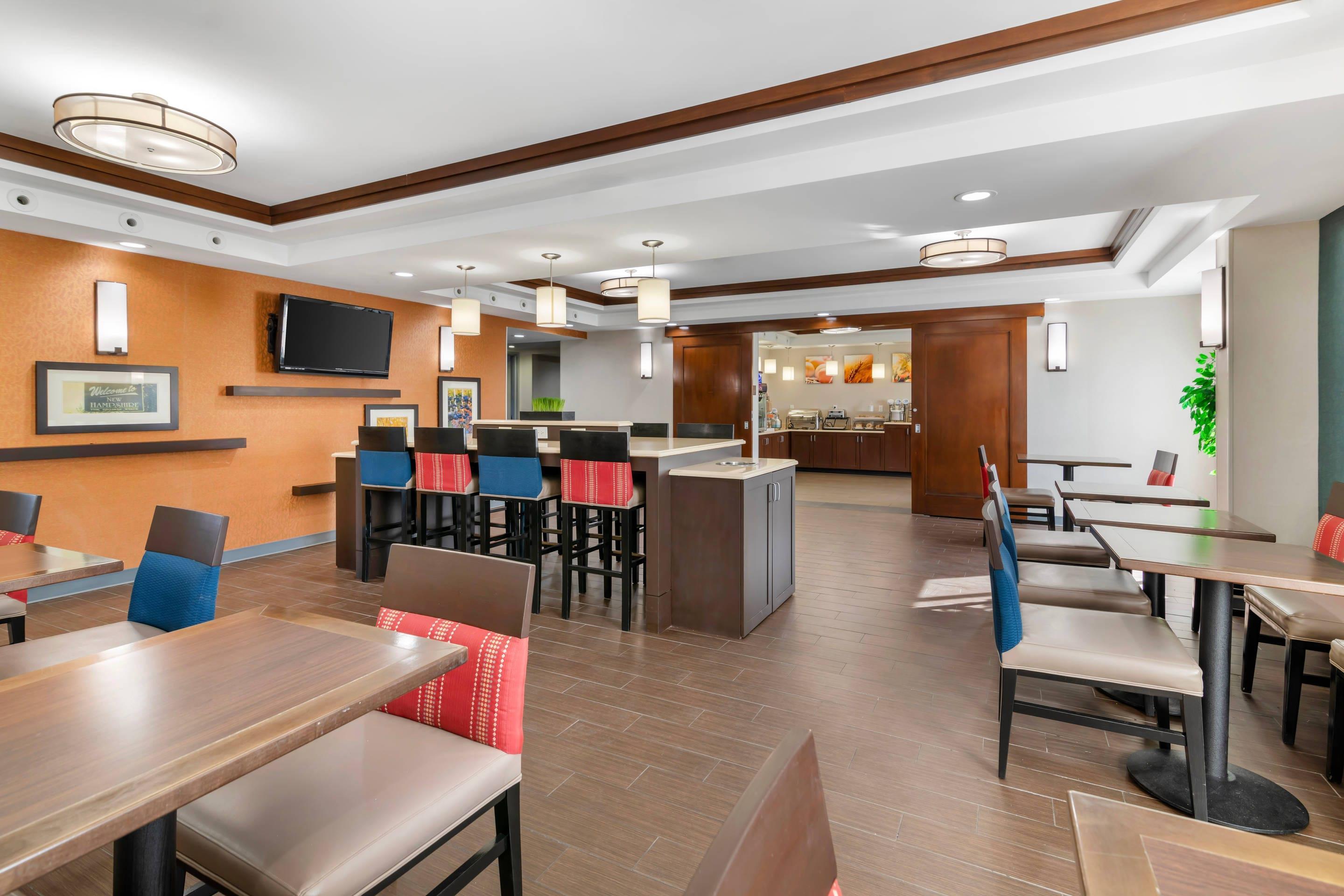 Spacious breakfast area | Comfort Inn Airport Manchester