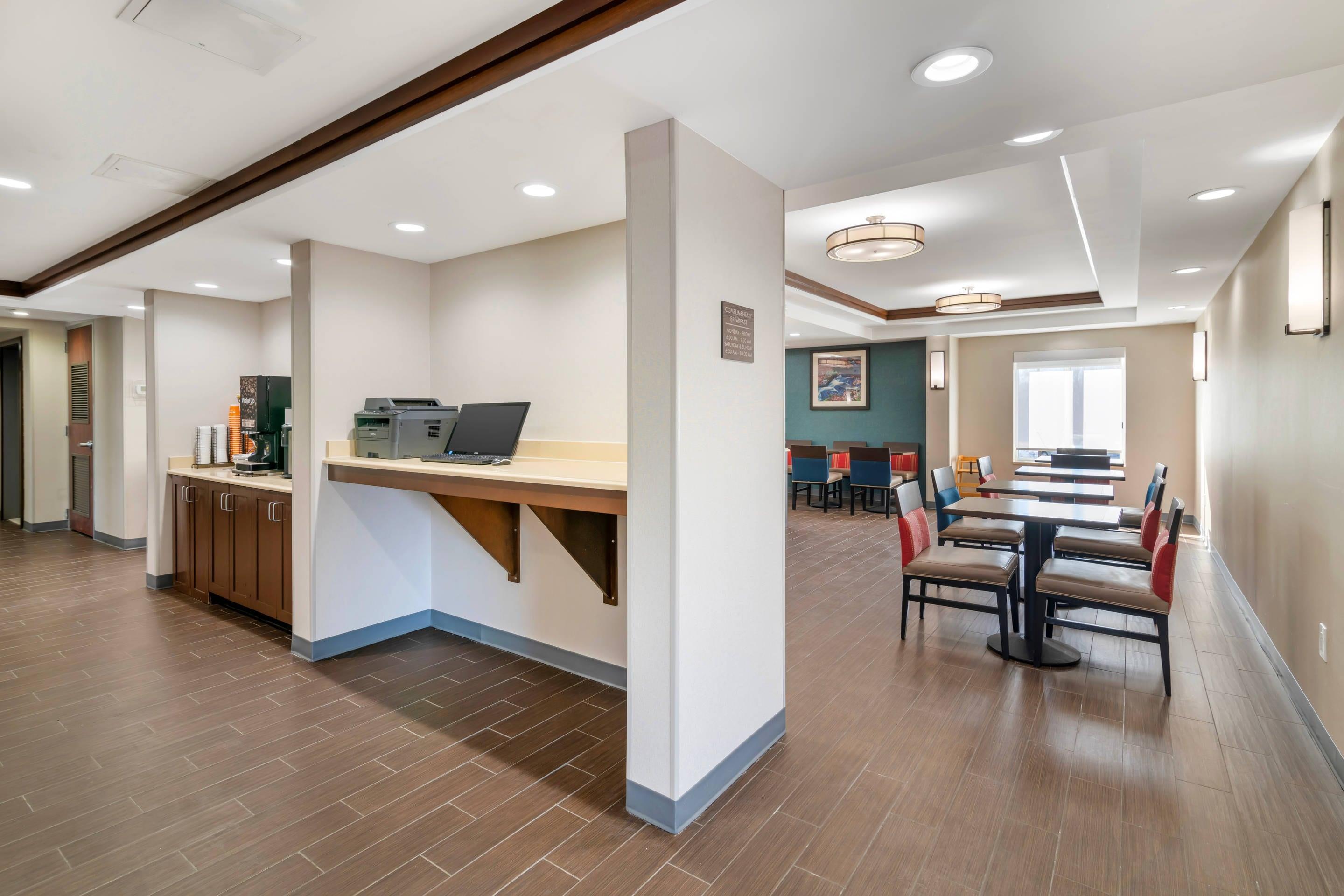 Business center | Comfort Inn Airport Manchester