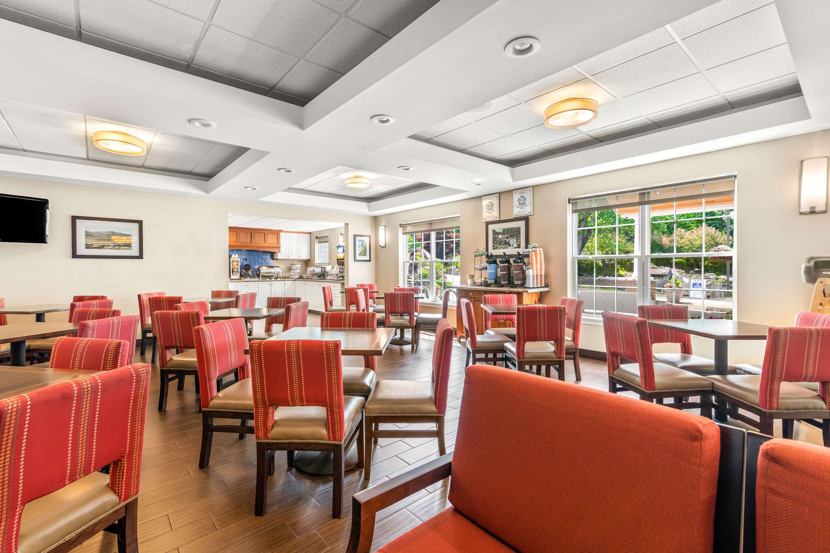 Enjoy breakfast in this seating area | Comfort Inn & Suites North Conway