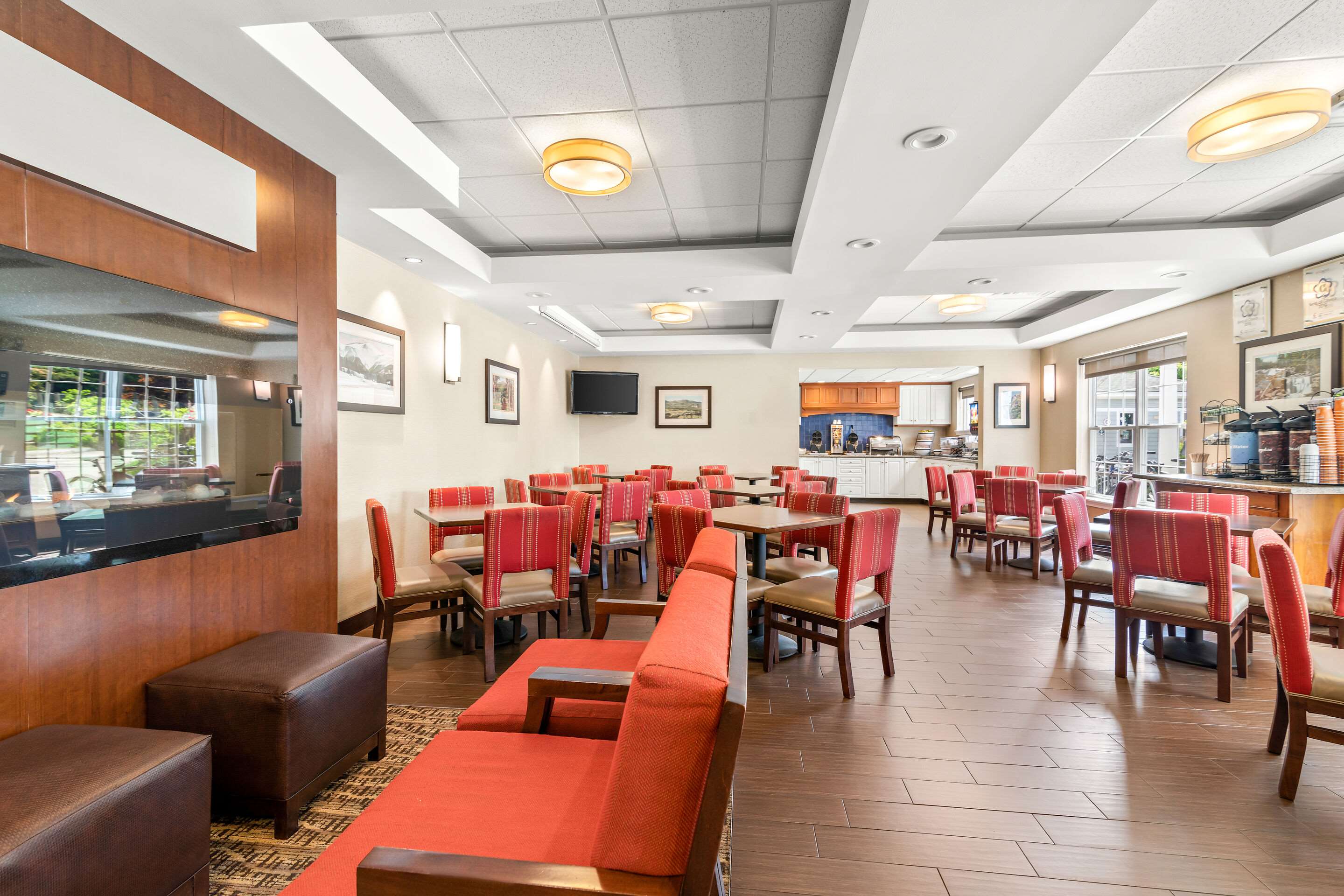 Enjoy breakfast in this seating area | Comfort Inn & Suites North Conway