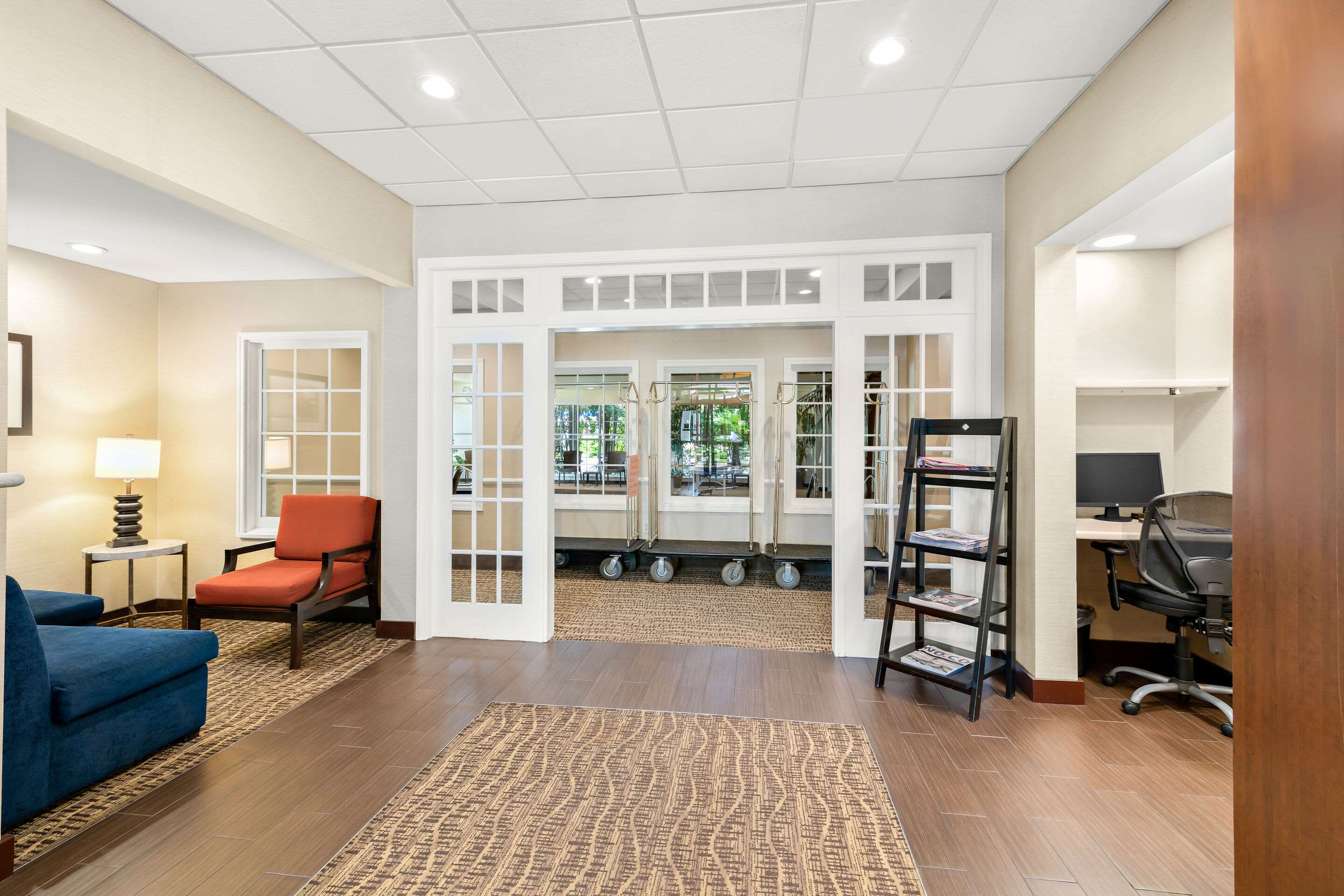 Spacious lobby | Comfort Inn & Suites North Conway