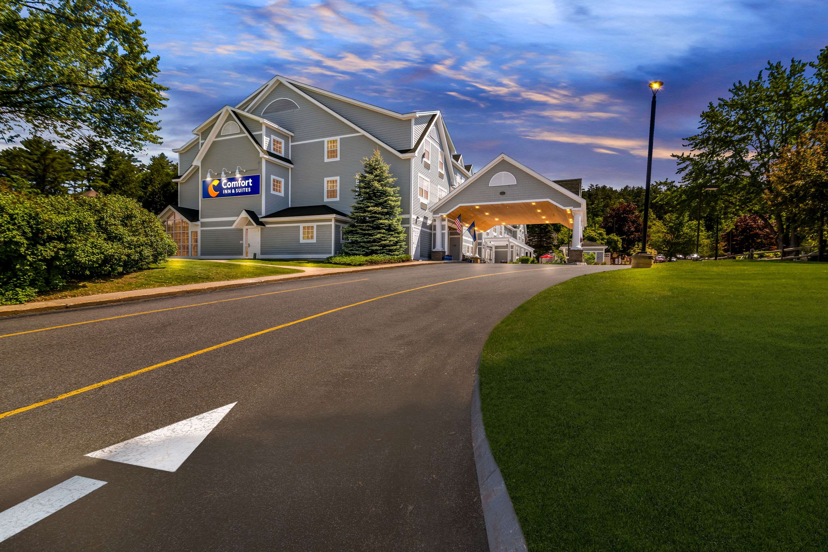 Twilight | Comfort Inn & Suites North Conway