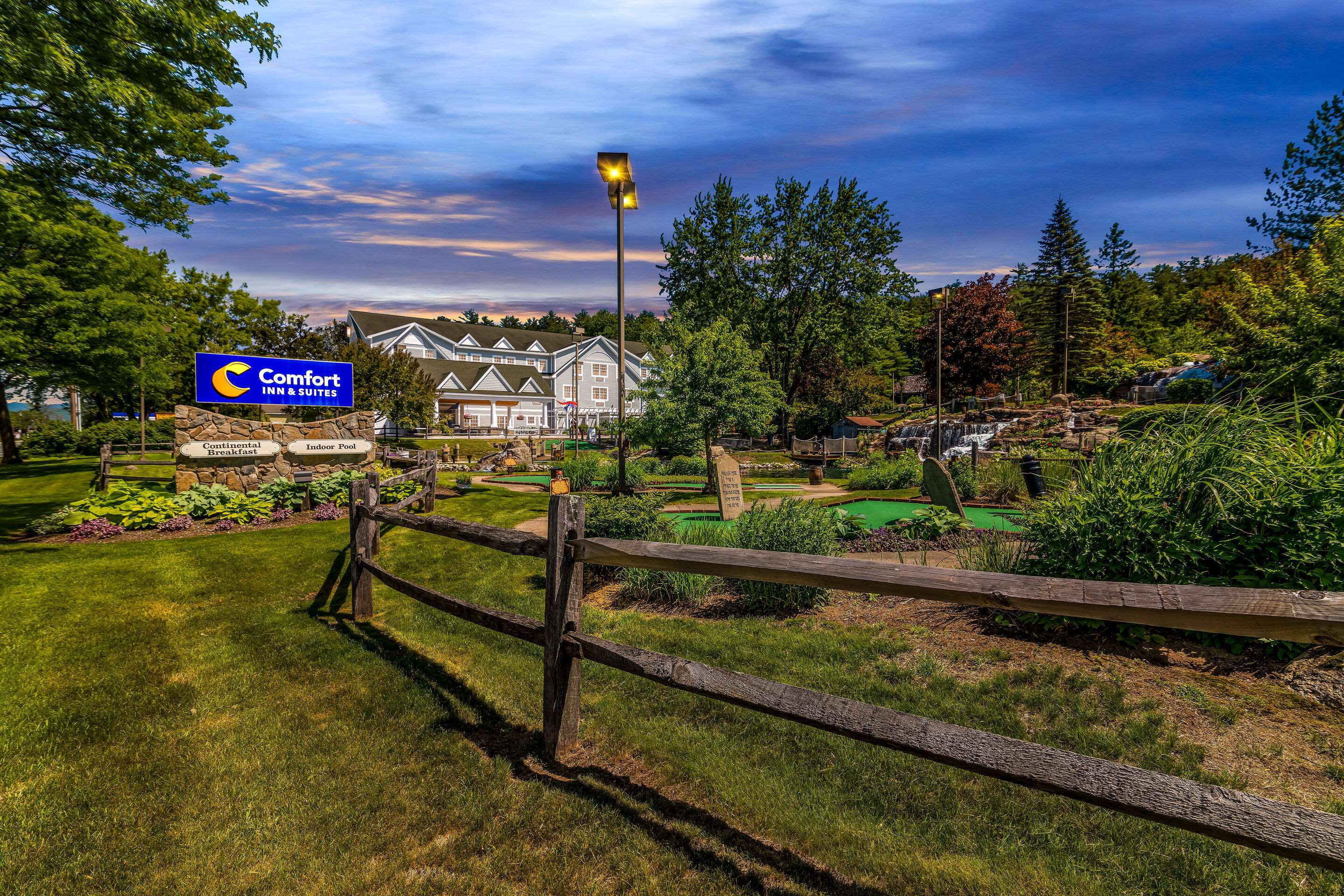 Twilight | Comfort Inn & Suites North Conway