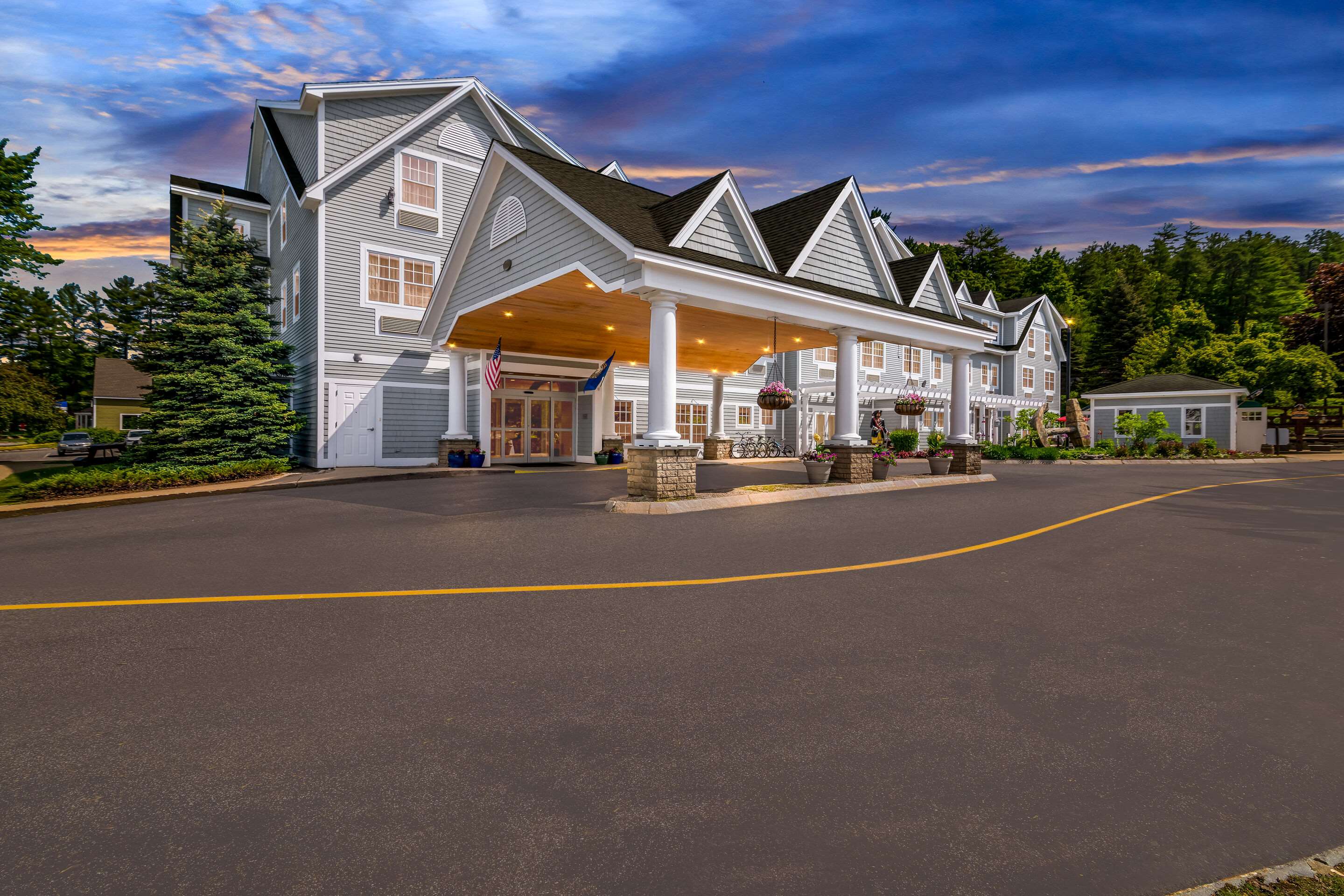 Twilight | Comfort Inn & Suites North Conway