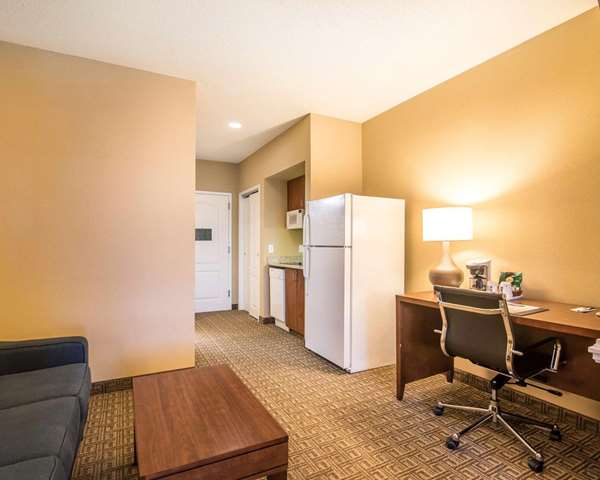 Suite - Comfort Inn & Suites Dover