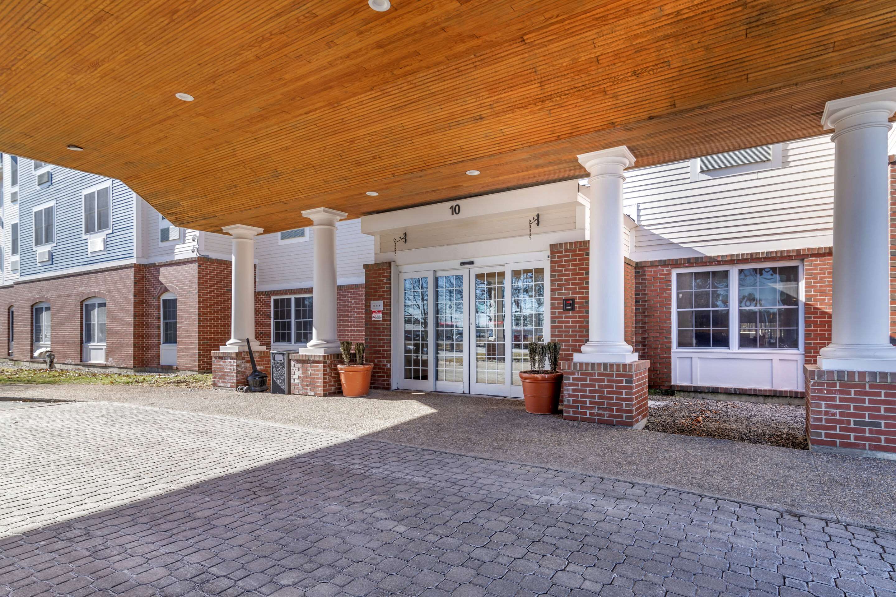 Hotel exterior | Comfort Inn & Suites Dover-Portsmouth