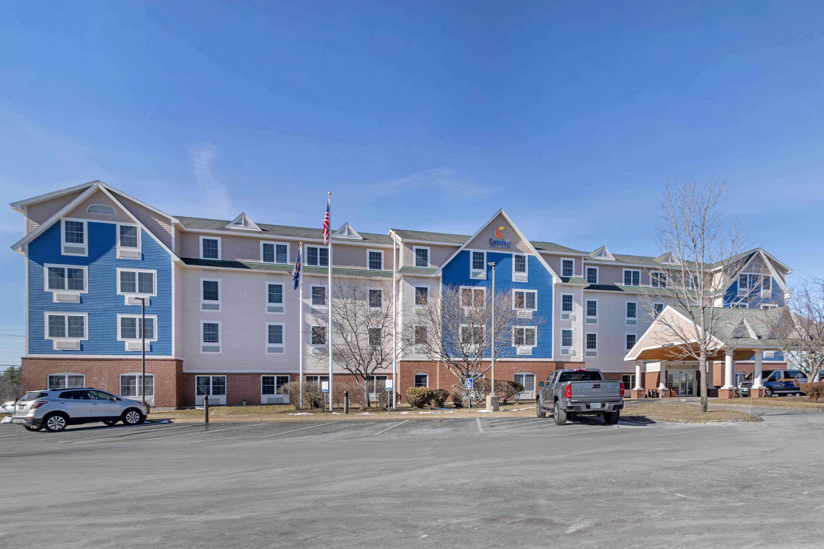 Hotel exterior | Comfort Inn & Suites Dover-Portsmouth