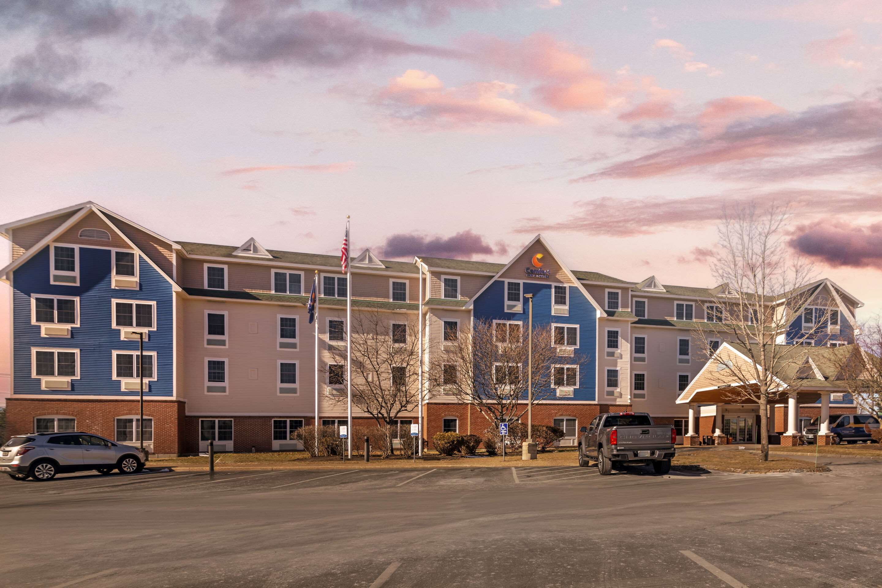 Hotel exterior | Comfort Inn & Suites Dover-Portsmouth