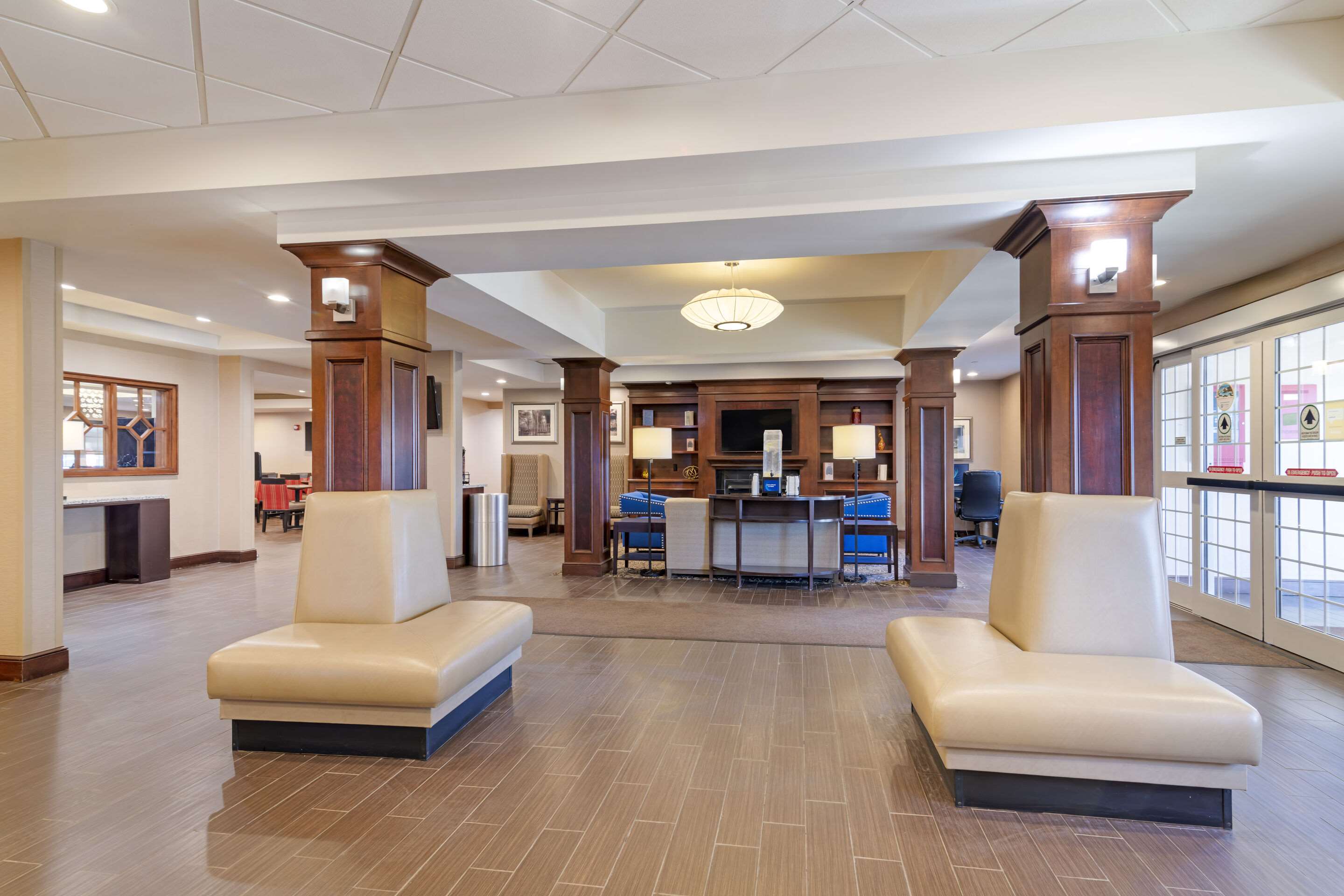 Hotel lobby | Comfort Inn & Suites Dover-Portsmouth