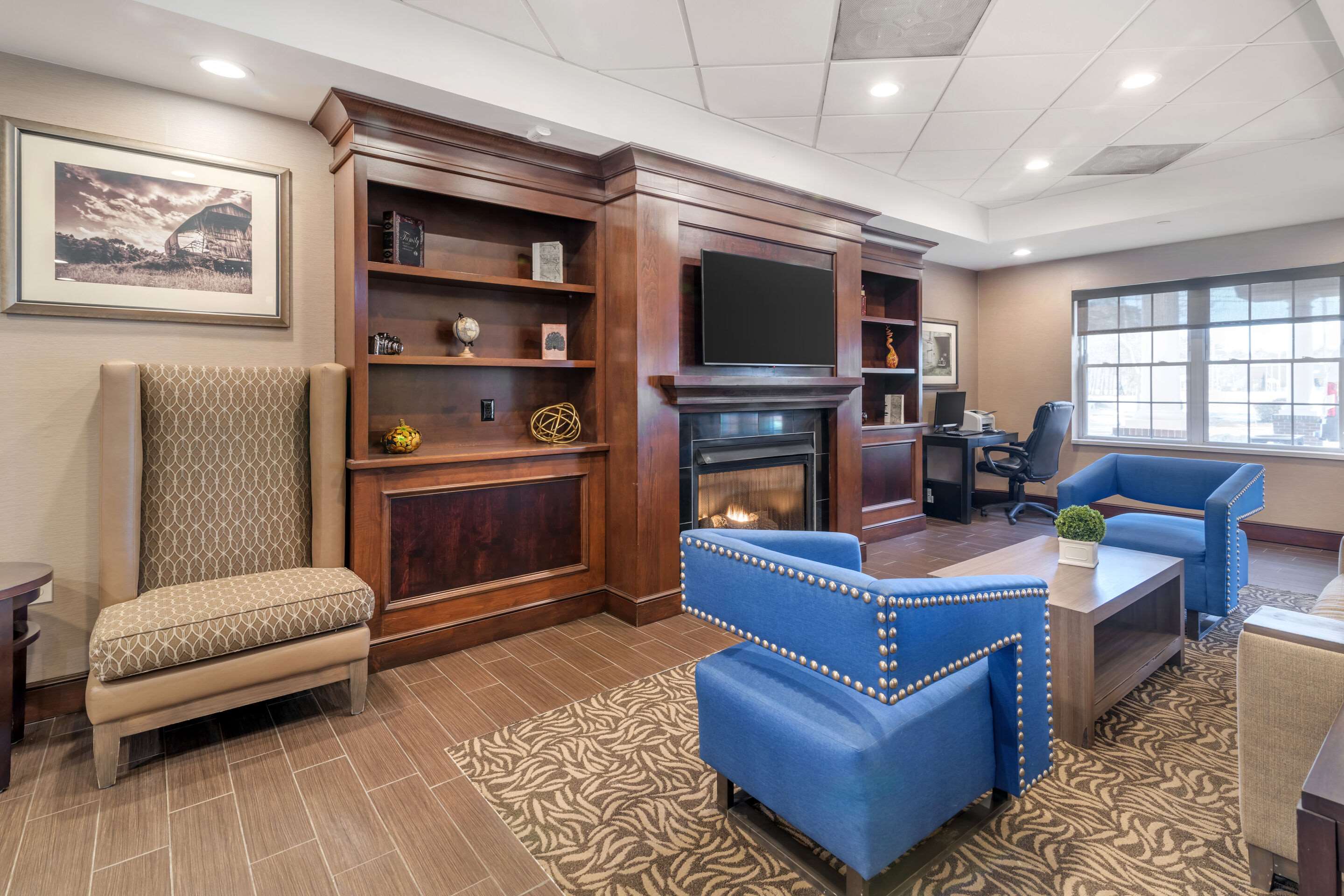 Lobby with sitting area | Comfort Inn & Suites Dover-Portsmouth