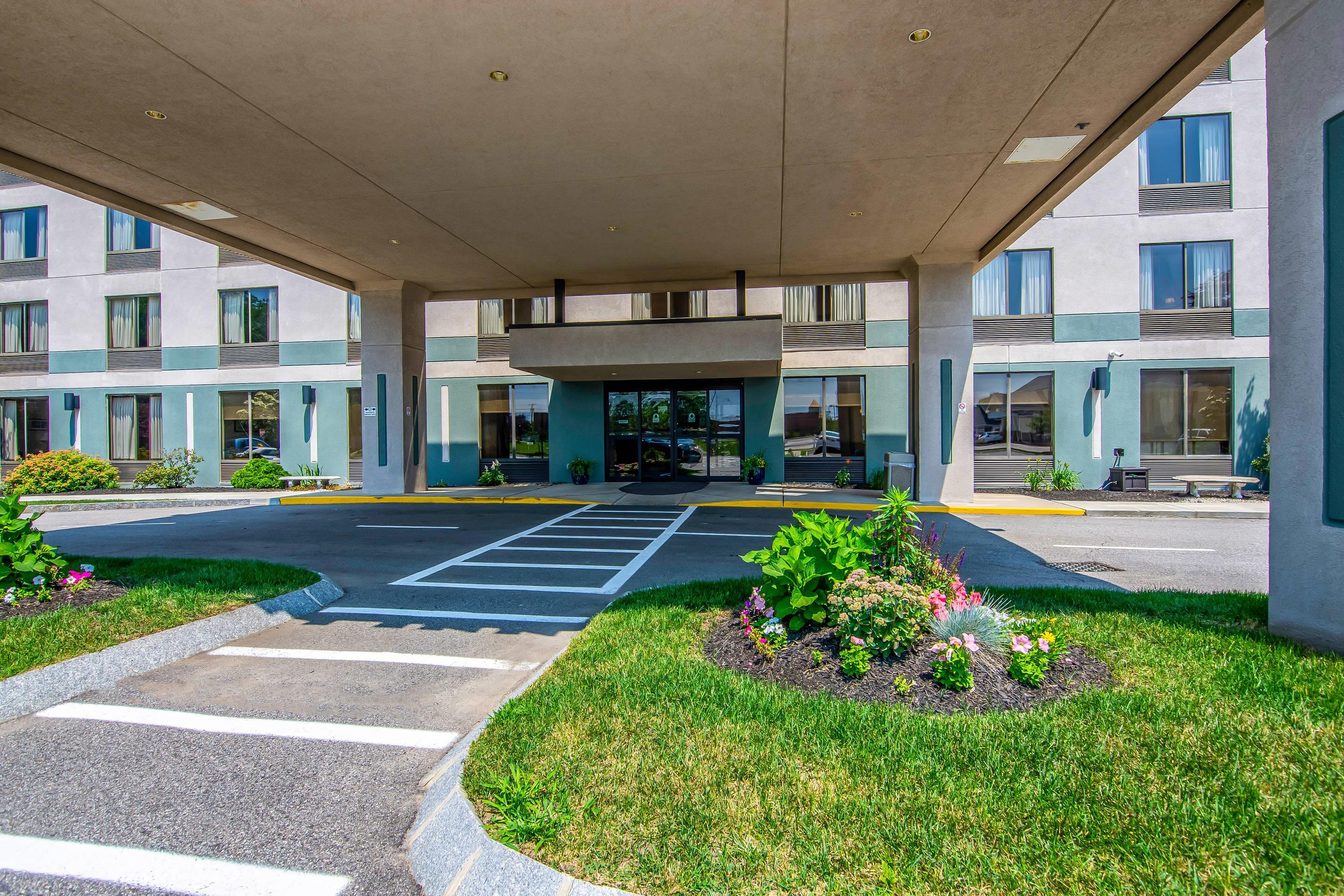 Hotel exterior | Quality Inn
