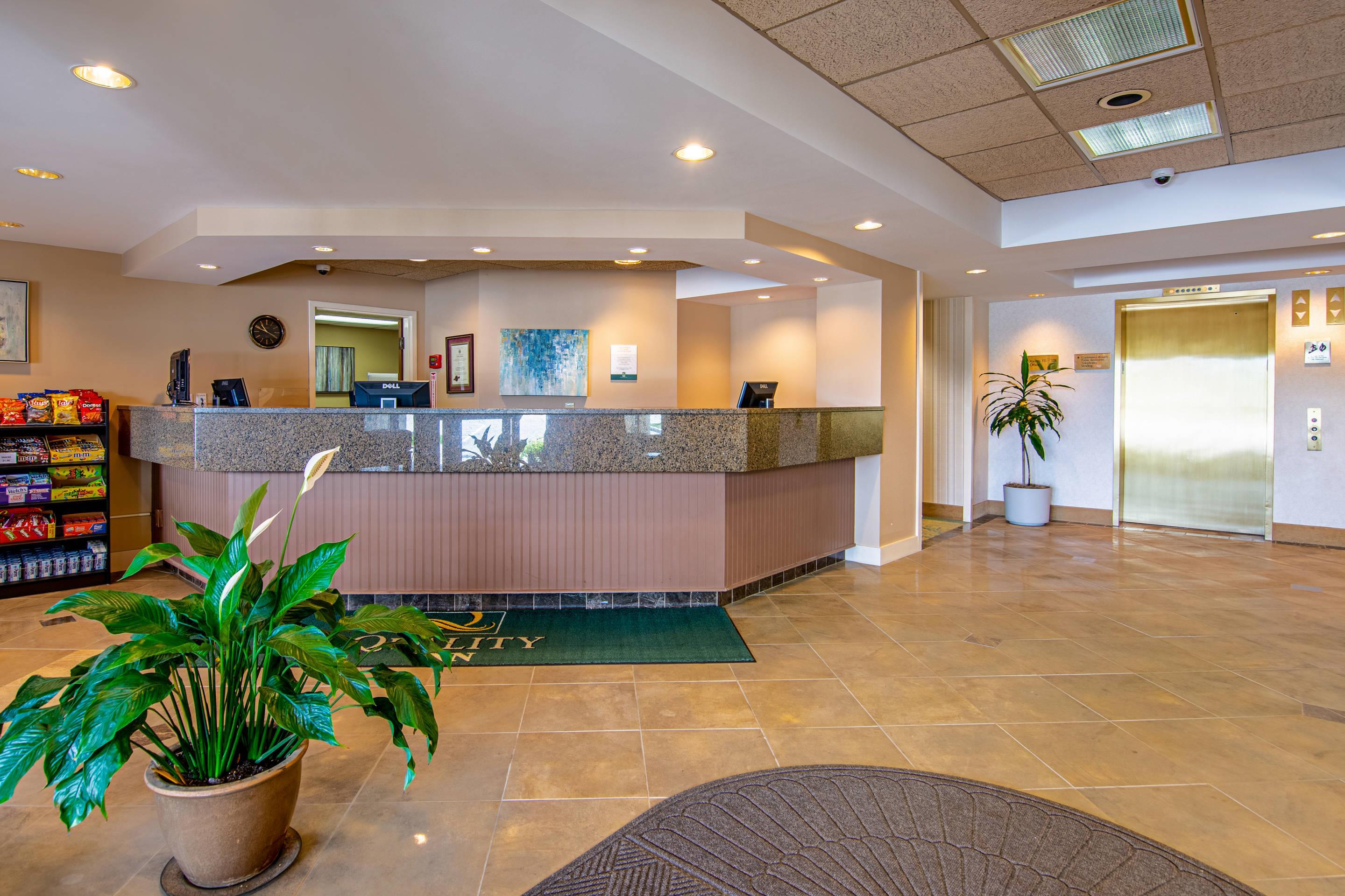 Hotel lobby | Quality Inn