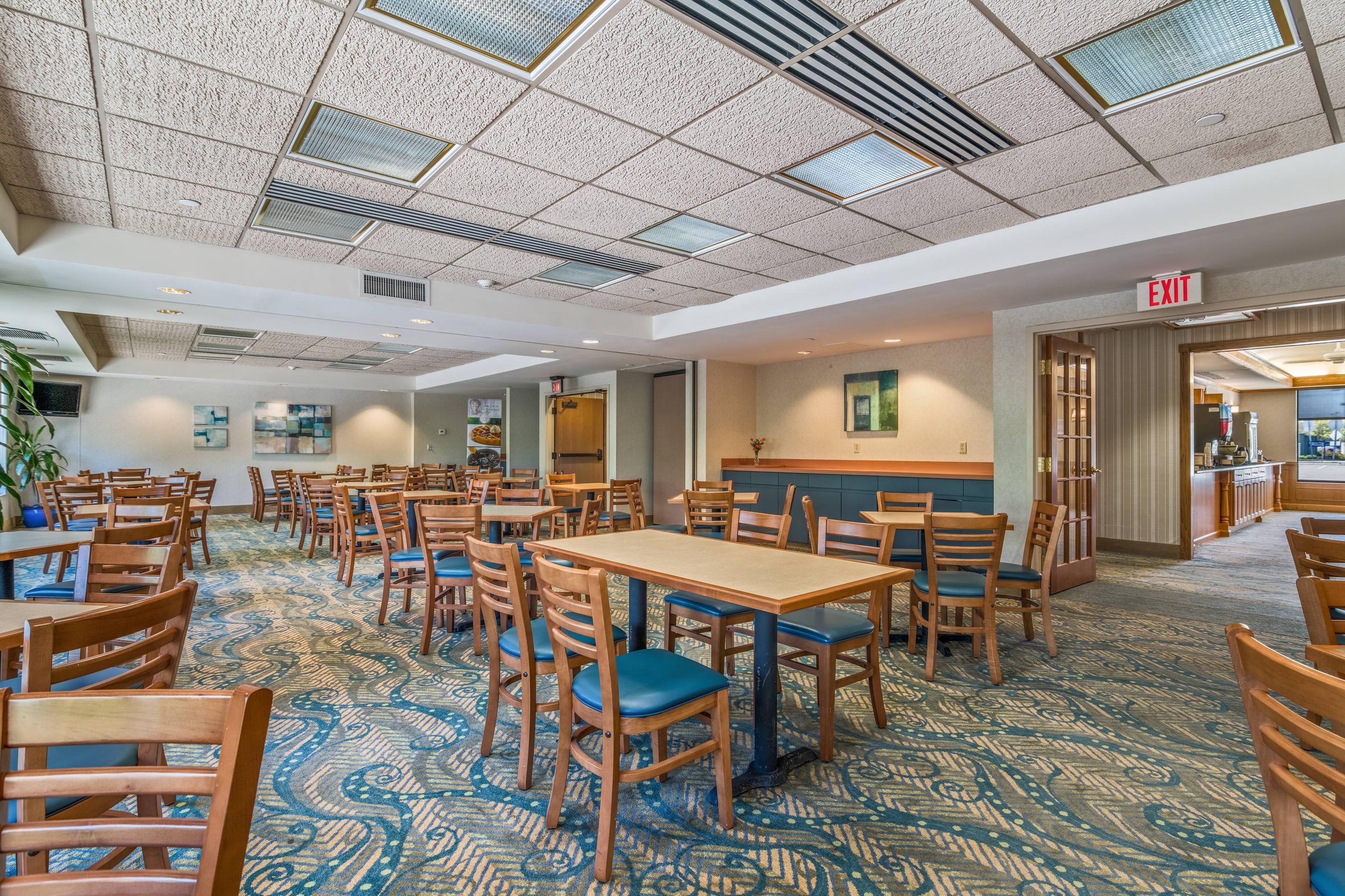 Breakfast area | Quality Inn
