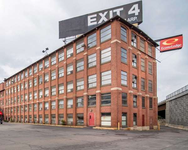 Exterior view - Econo Lodge Manchester