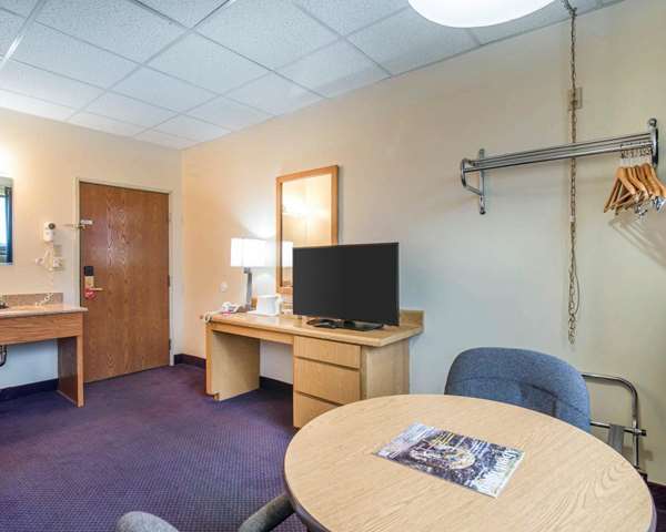  - Econo Lodge Manchester