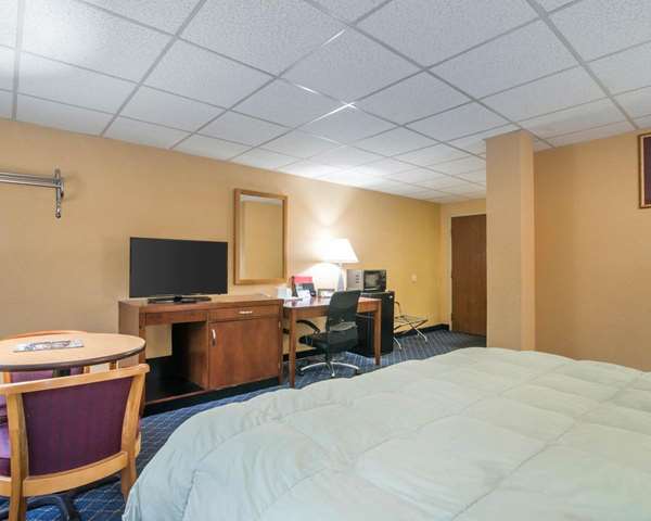  - Econo Lodge Manchester