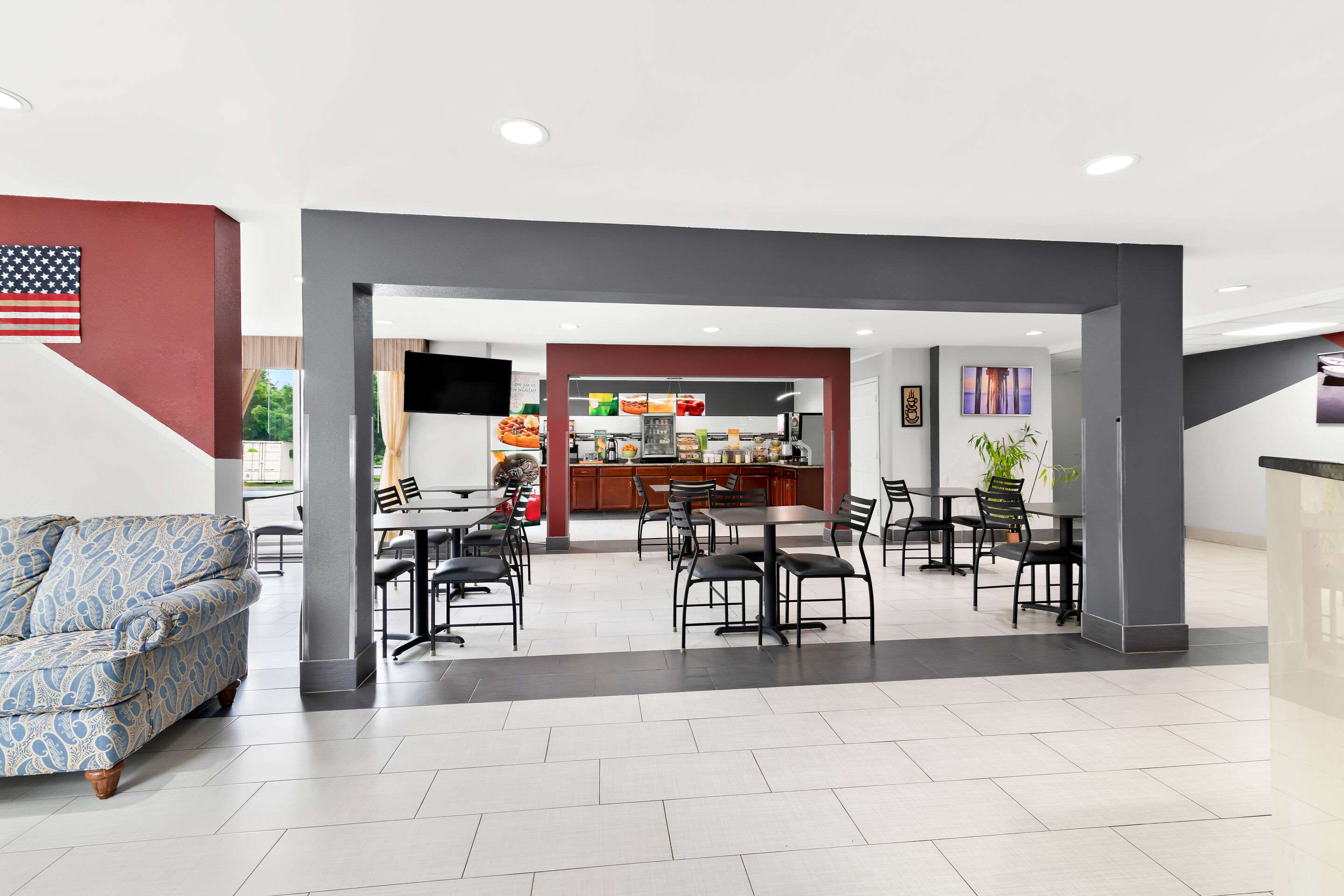 Hotel lobby | Quality Inn Merrimack - Nashua