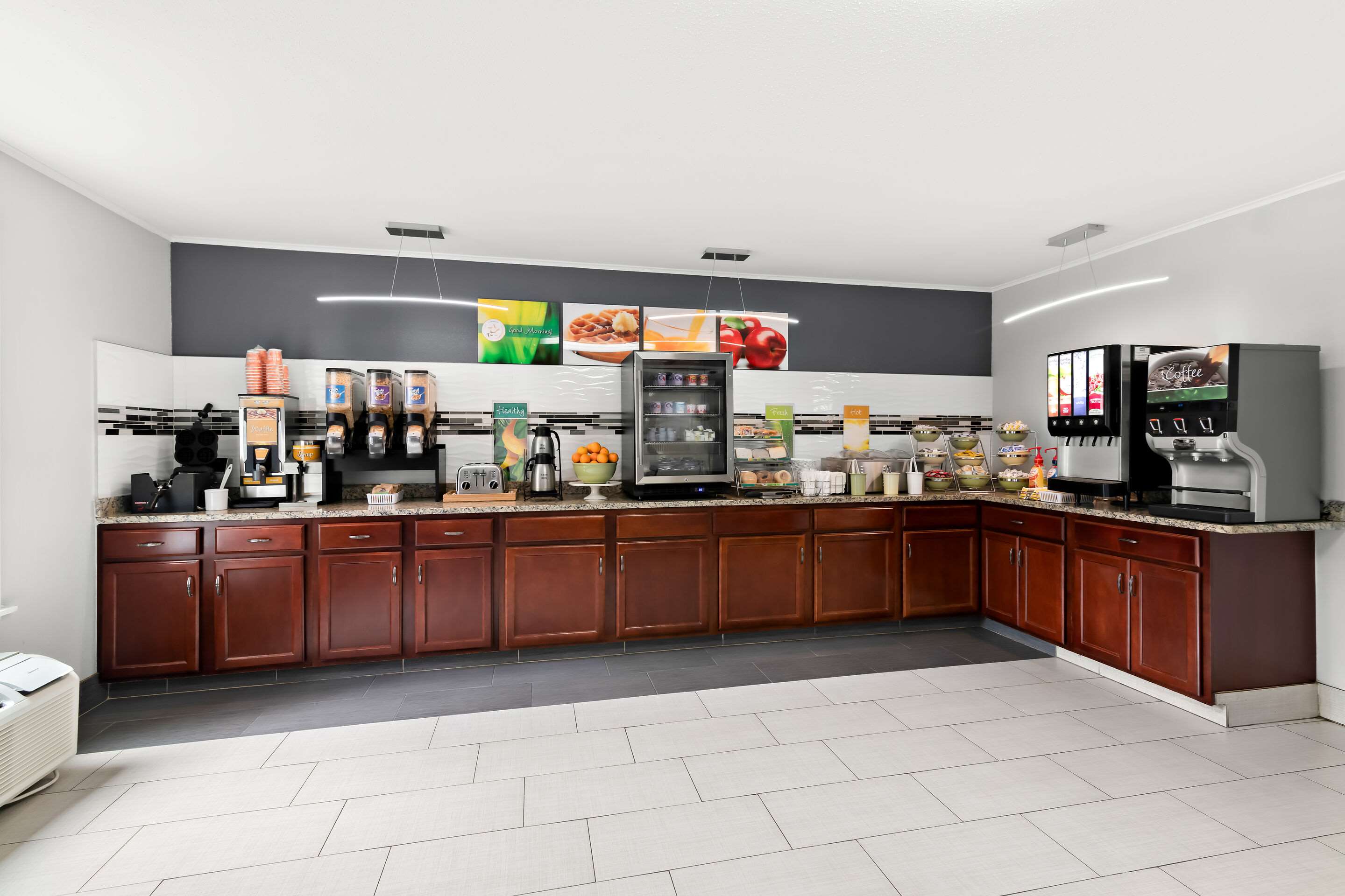 Breakfast area | Quality Inn Merrimack - Nashua
