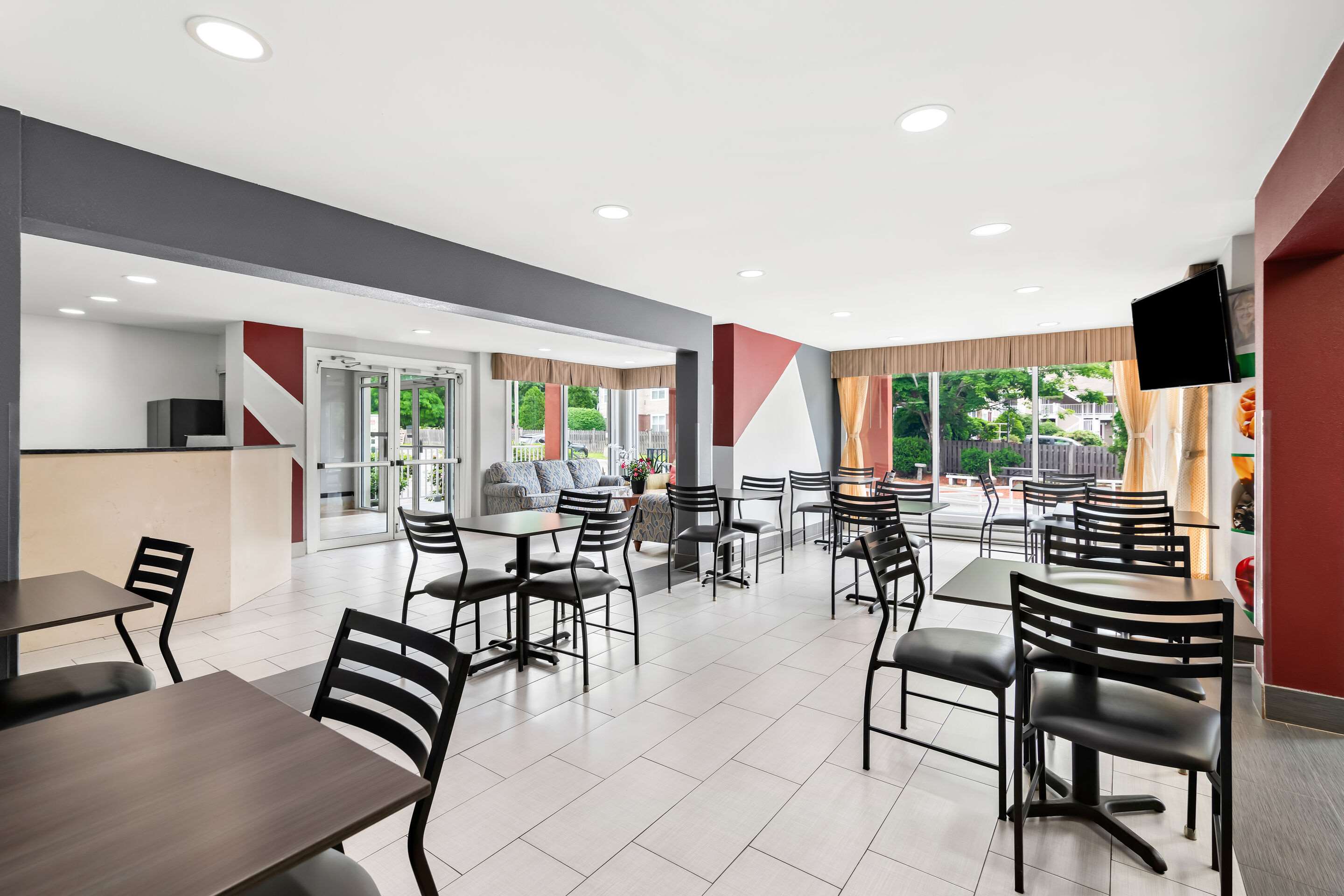 Breakfast area | Quality Inn Merrimack - Nashua