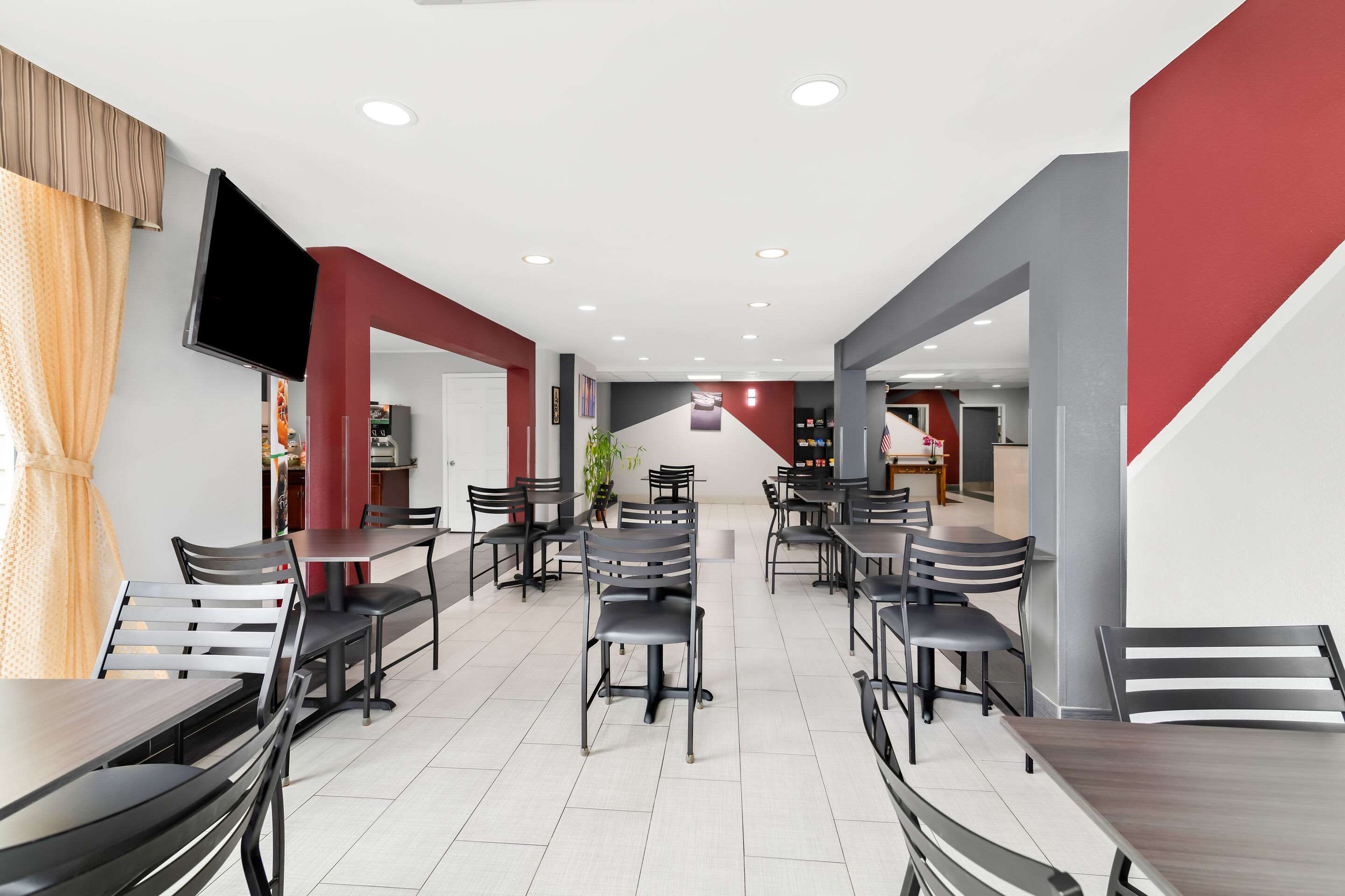Breakfast area | Quality Inn Merrimack - Nashua