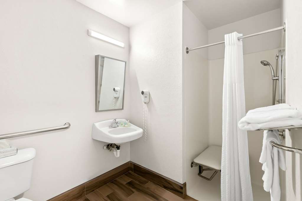 QUALITY INN MERRIMACK - NASHUA-guestroom-Guest Room,Bathroom,On-Site.jpg