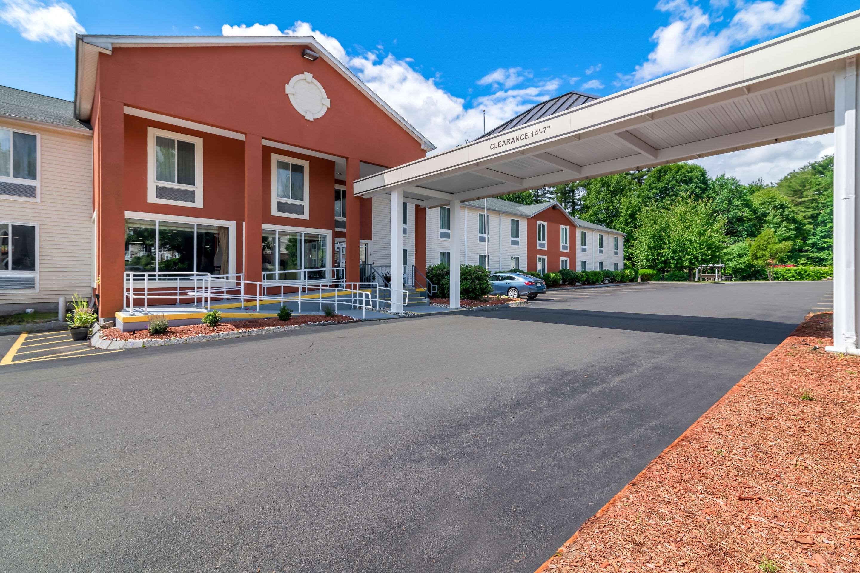 Hotel exterior | Quality Inn Merrimack - Nashua