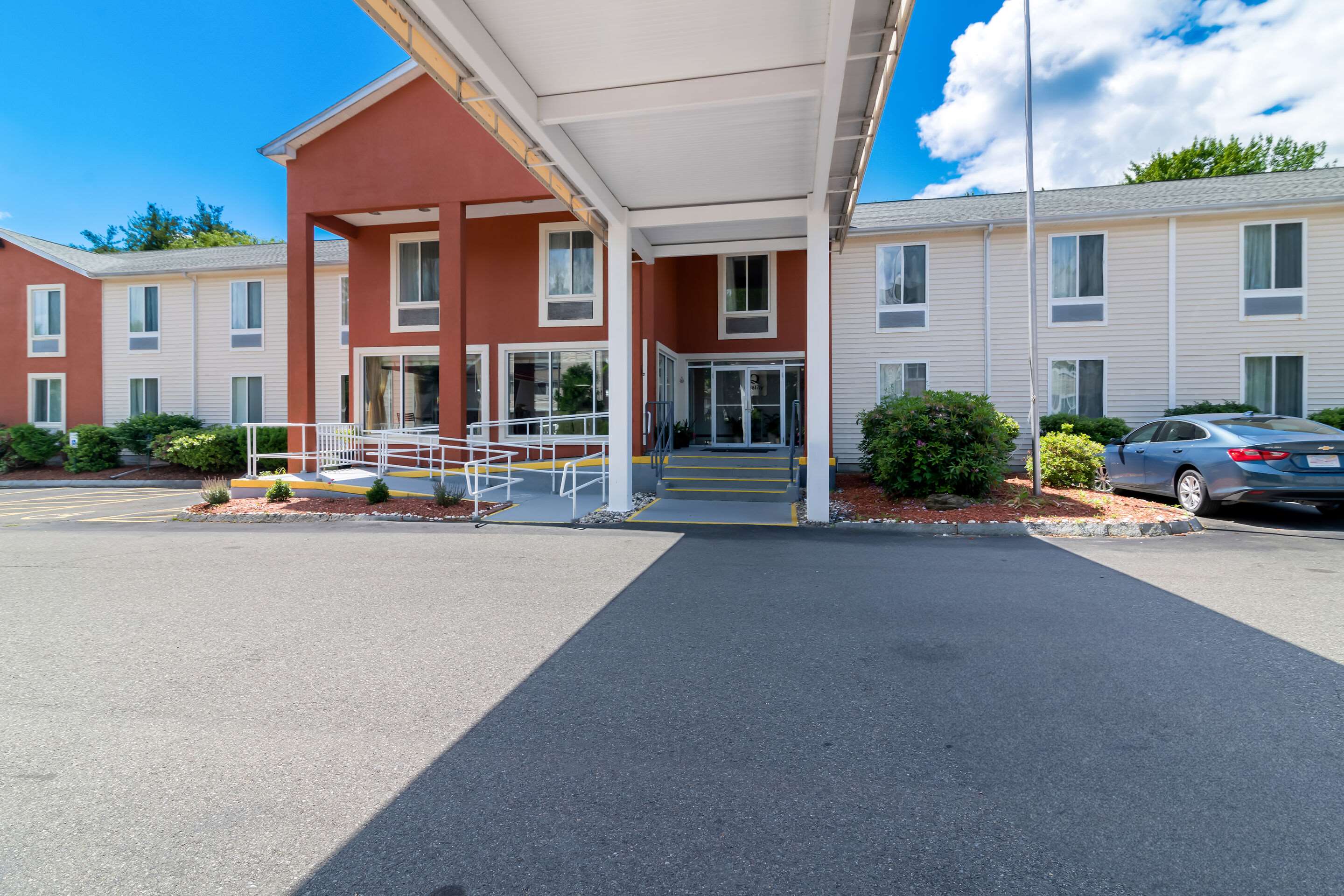 Hotel exterior | Quality Inn Merrimack - Nashua
