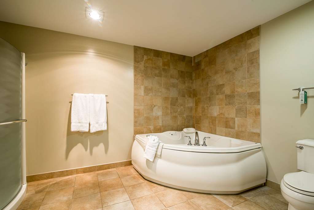 RIVERSIDE HOTEL ASCEND HOTEL-guestroom-Guest Room,Suite,On-Site.jpg