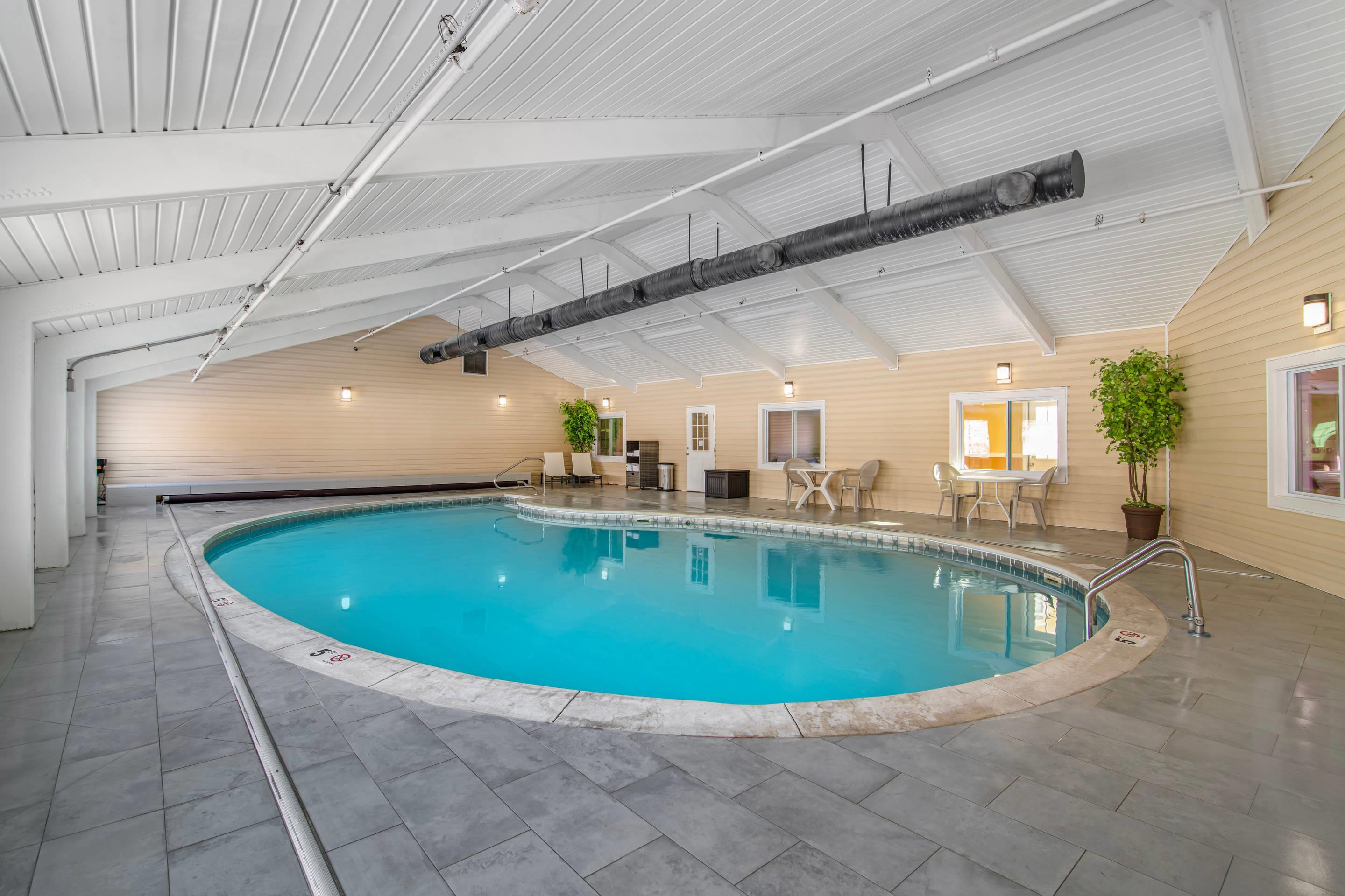 Indoor pool | Quality Inn