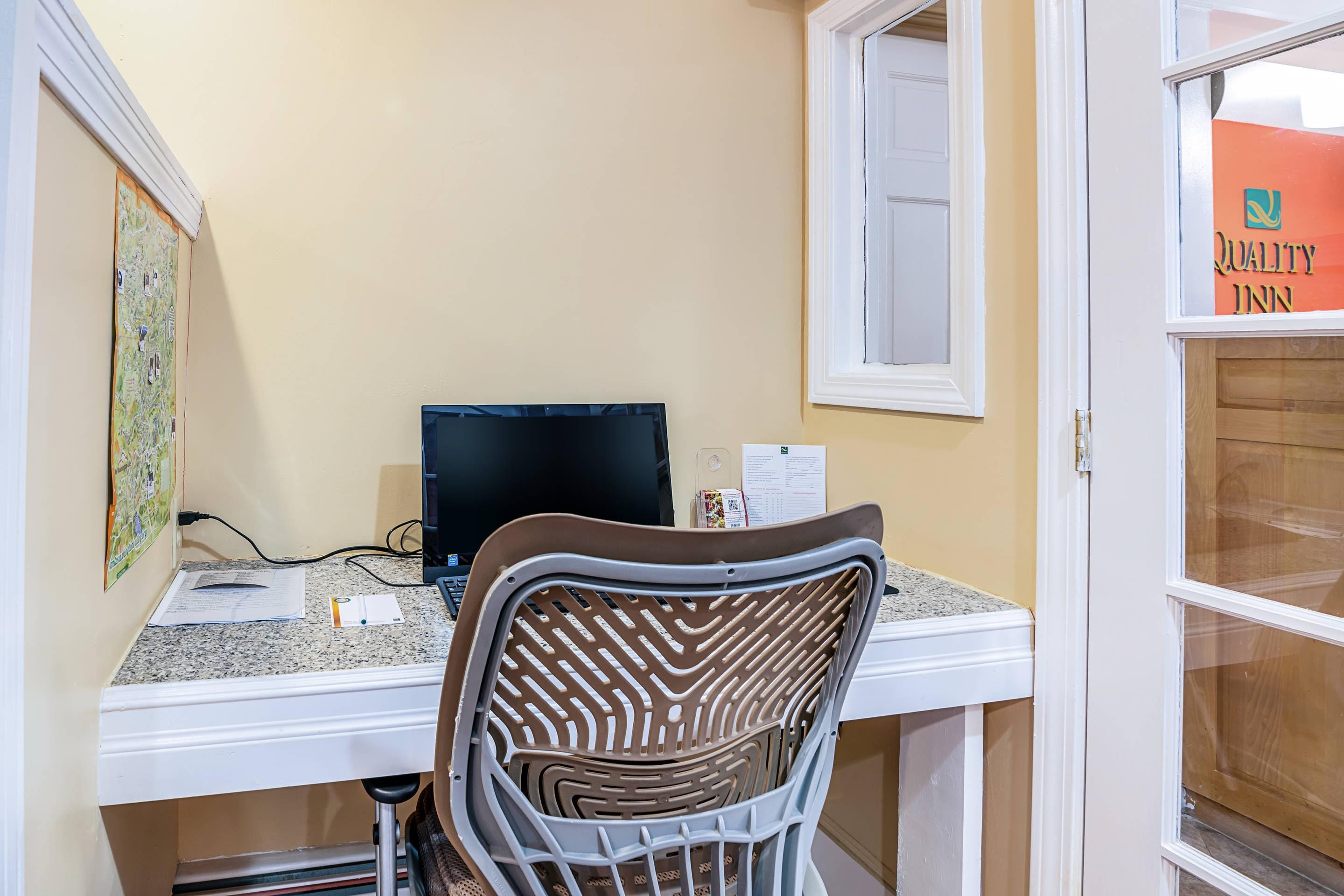 Business center | Quality Inn