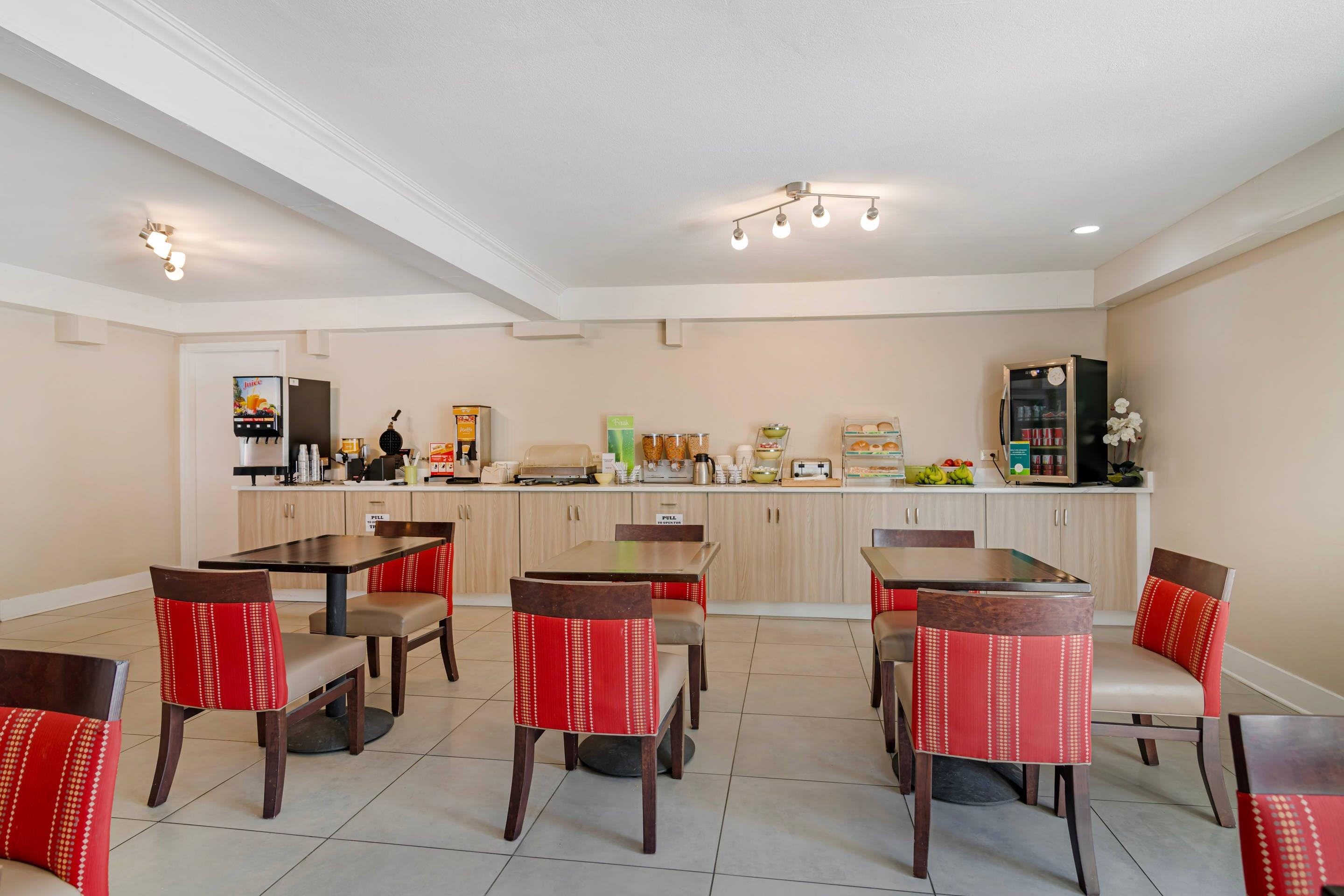 Enjoy breakfast in this seating area | Quality Inn