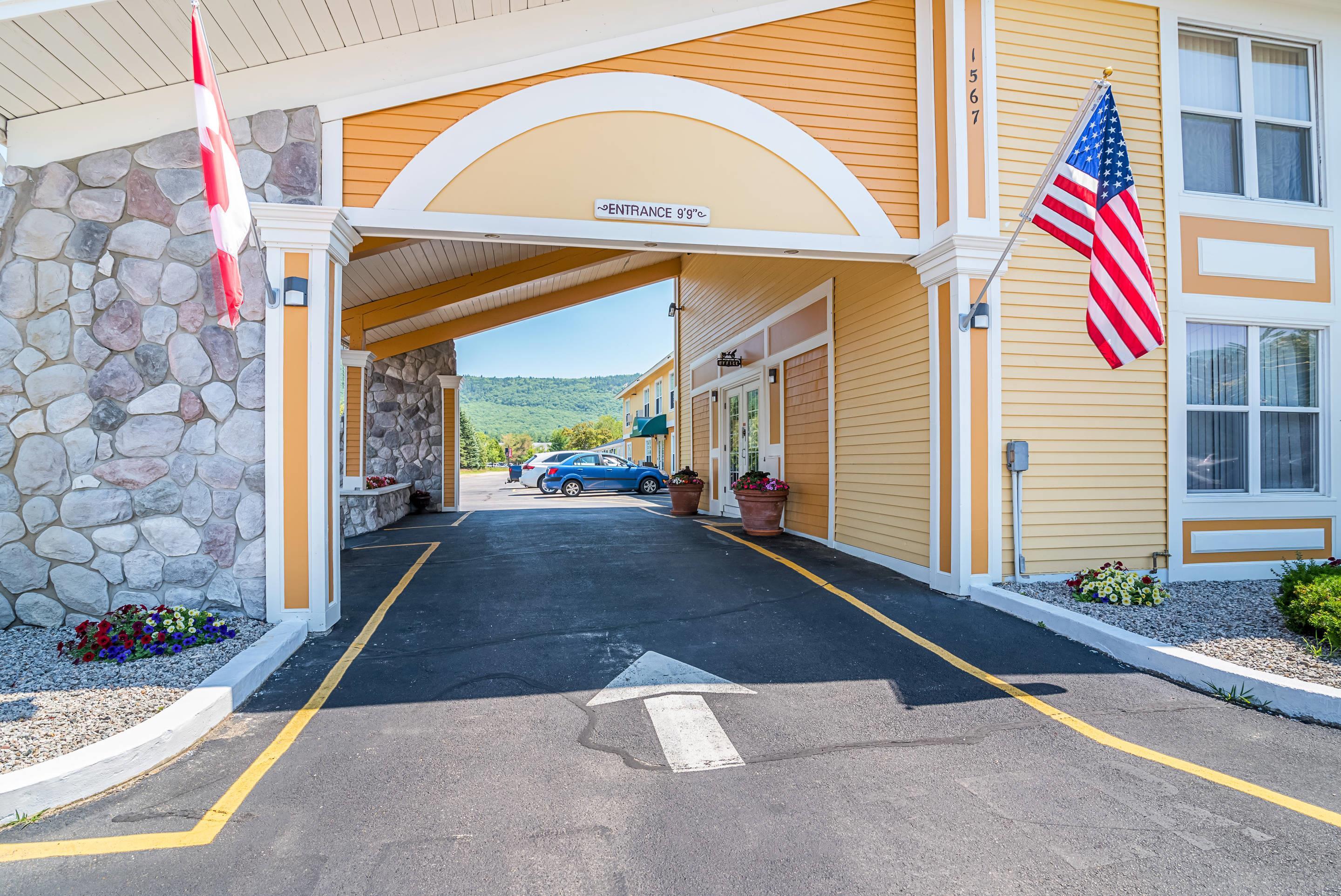 Hotel Entrance | Quality Inn