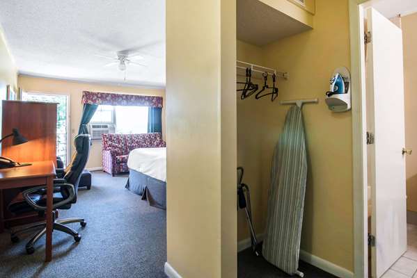 Suite - Econo Lodge Tilton