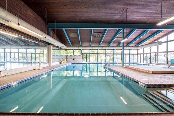 Pool - Econo Lodge Tilton