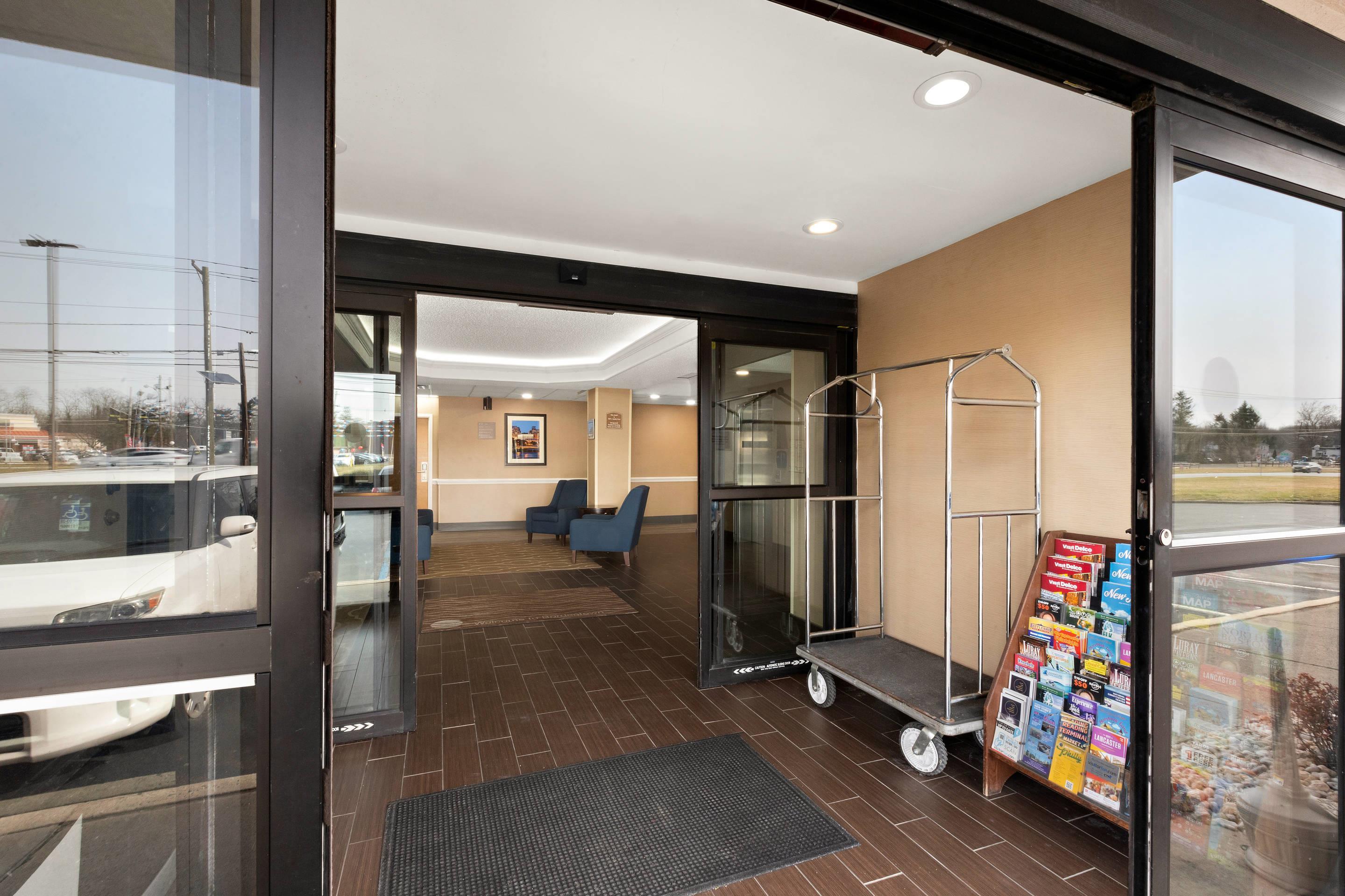 Hotel Entrance | Comfort Inn Bordentown near NJ Turnpike