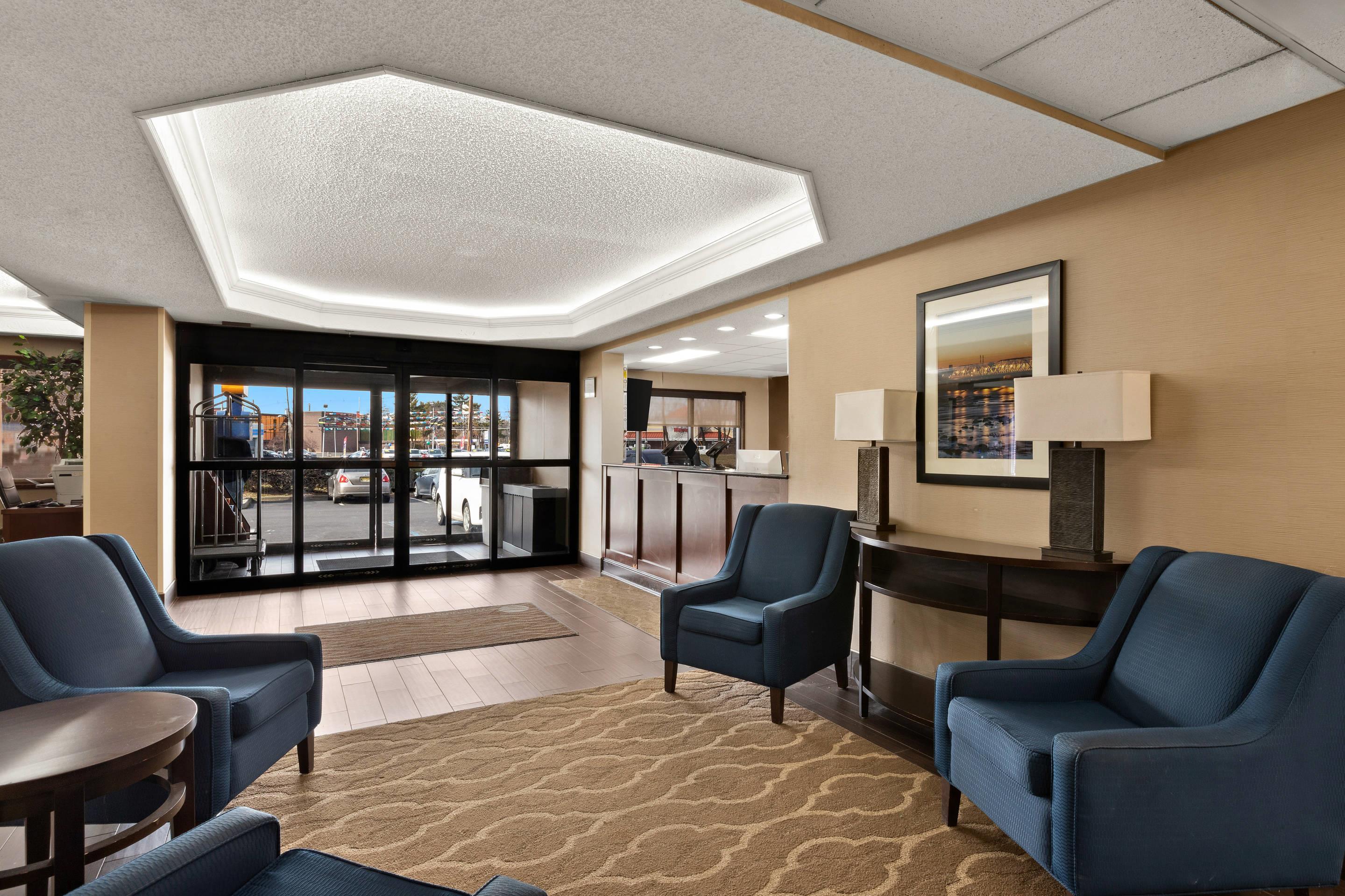 Hotel lobby | Comfort Inn Bordentown near NJ Turnpike