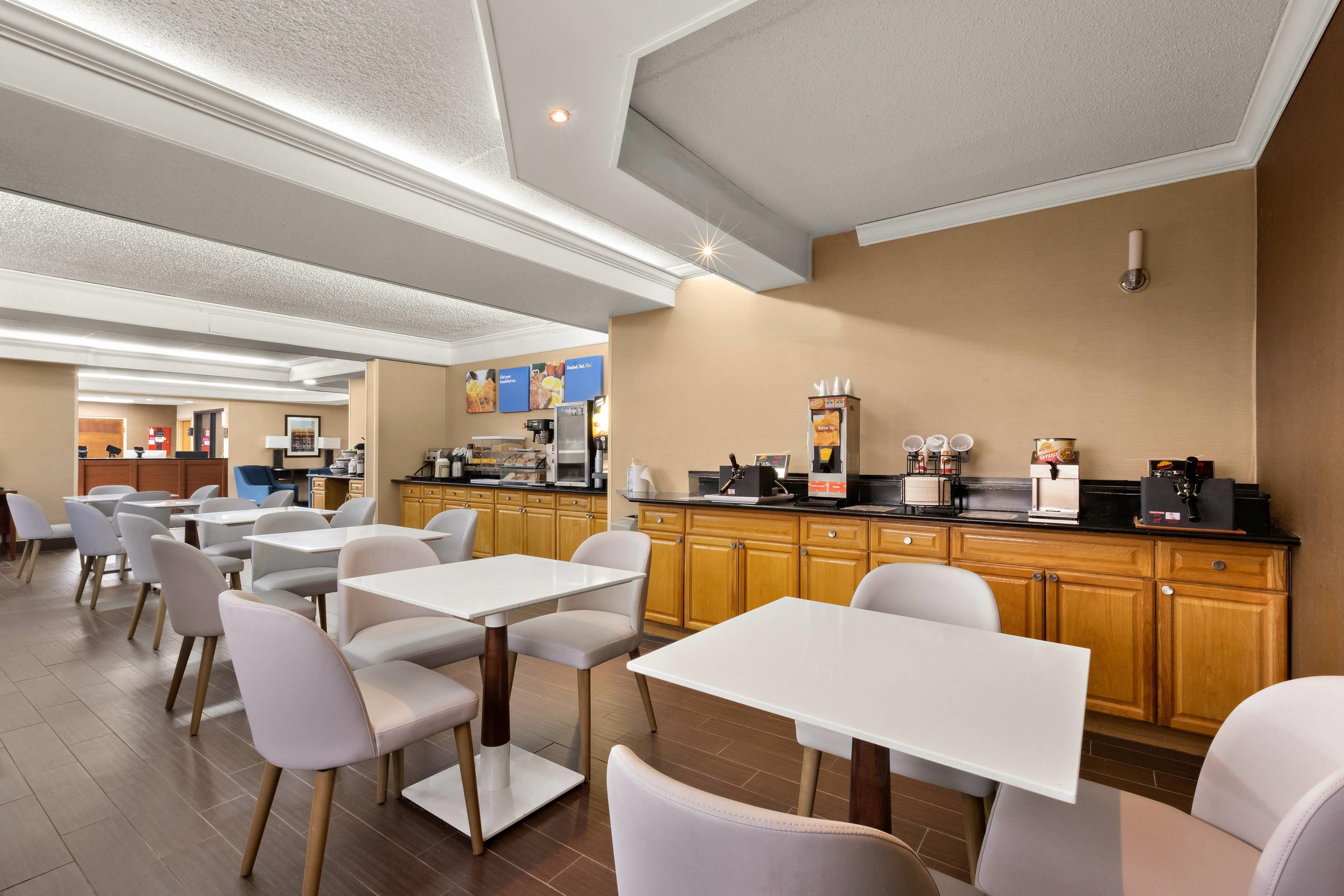 Breakfast area | Comfort Inn Bordentown near NJ Turnpike