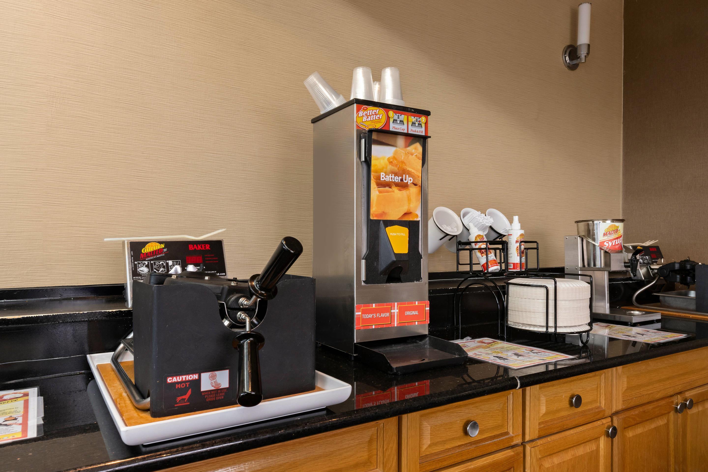 Breakfast area | Comfort Inn Bordentown near NJ Turnpike