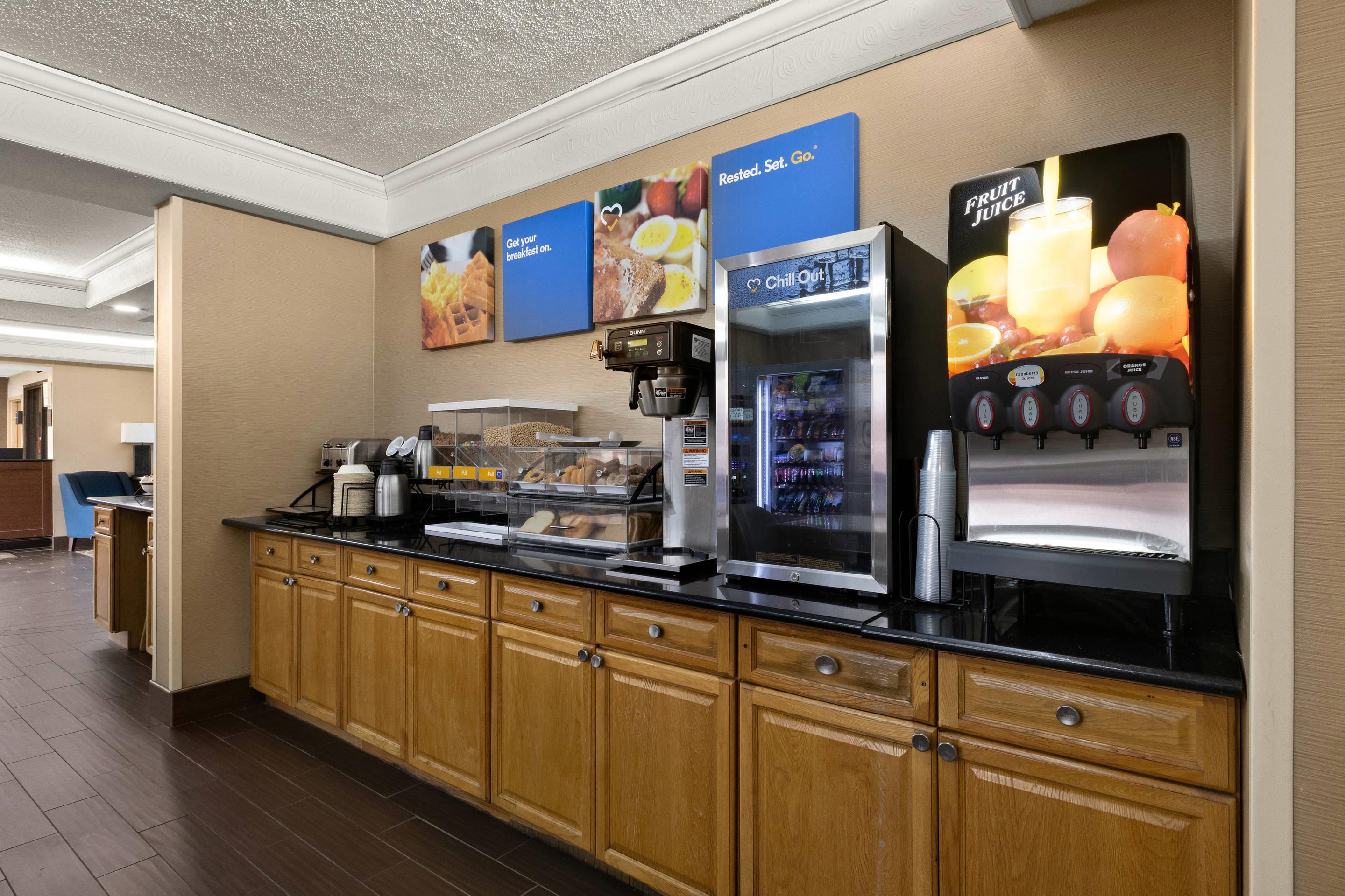 Breakfast area | Comfort Inn Bordentown near NJ Turnpike