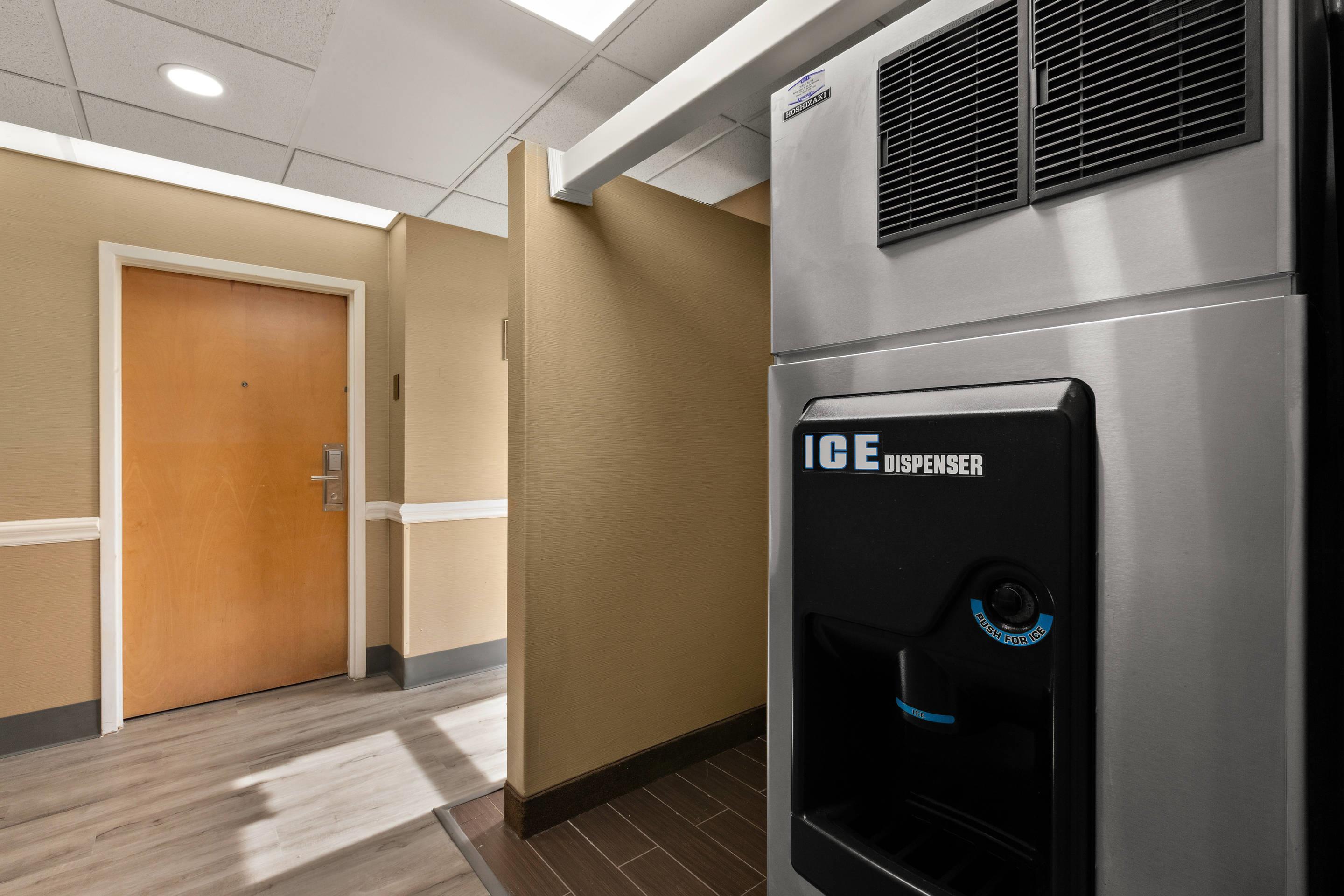 Ice dispenser | Comfort Inn Bordentown near NJ Turnpike