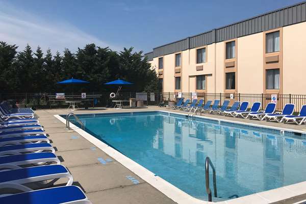 Pool - Clarion Hotel & Conference Center Toms River
