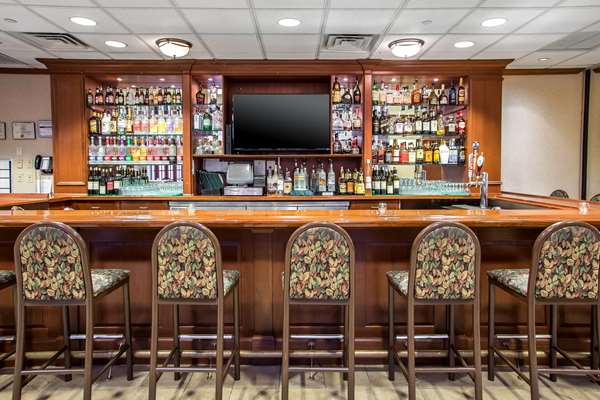 Bar - Clarion Hotel & Conference Center Toms River