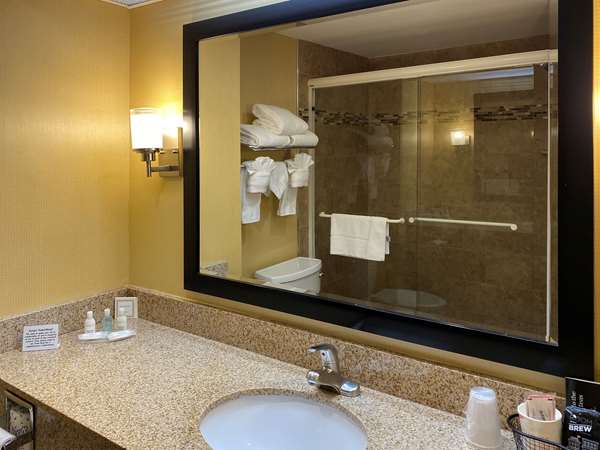 Suite - Clarion Hotel & Conference Center Toms River
