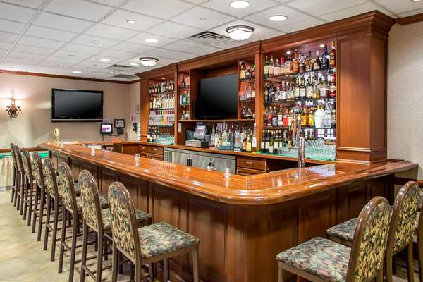 Bar - Clarion Hotel & Conference Center Toms River